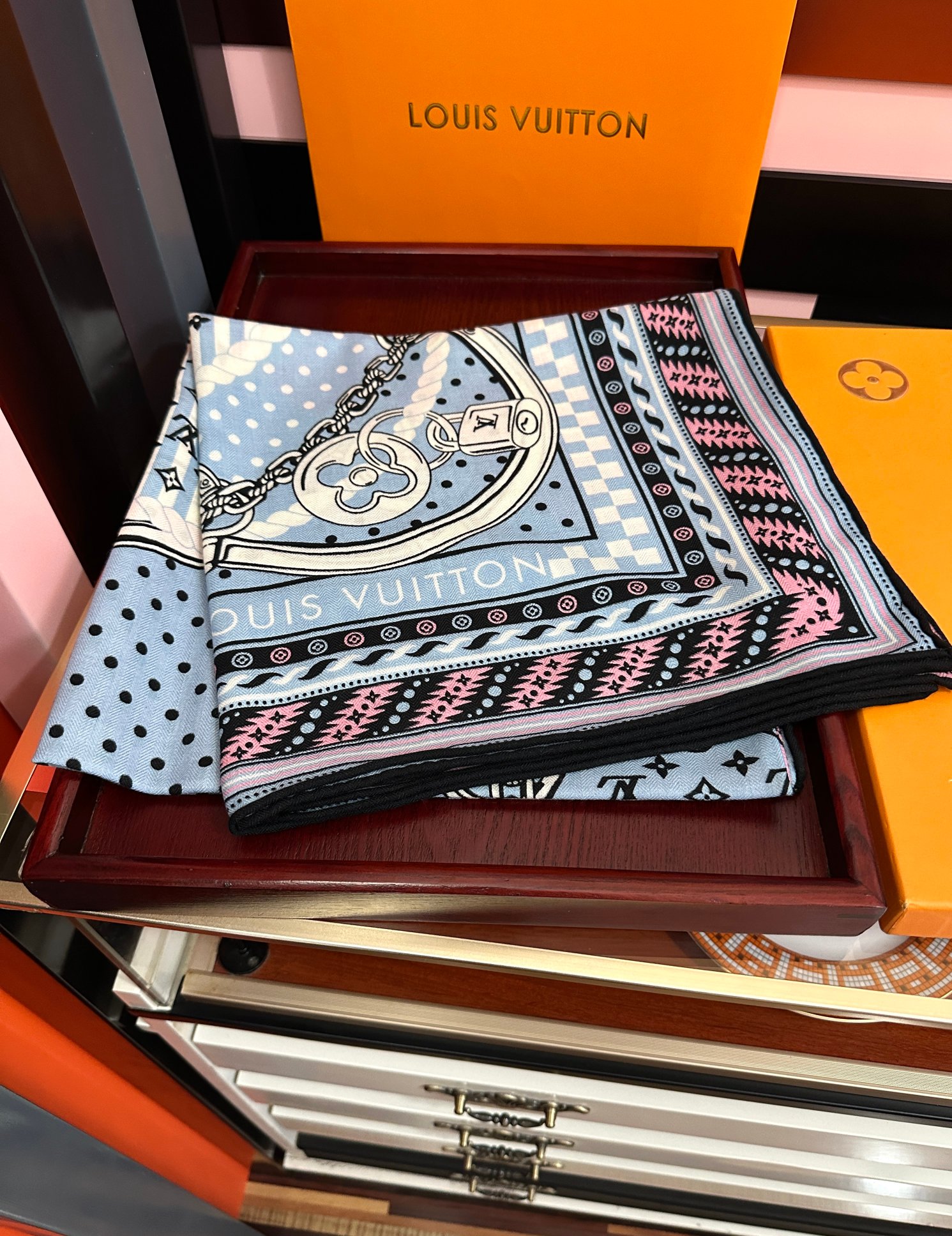 高品质 上新❤️LV 【双面同色】经典优雅[礼物]~气质到骨子里[色]新一季的面料超高级，真心超级柔软，