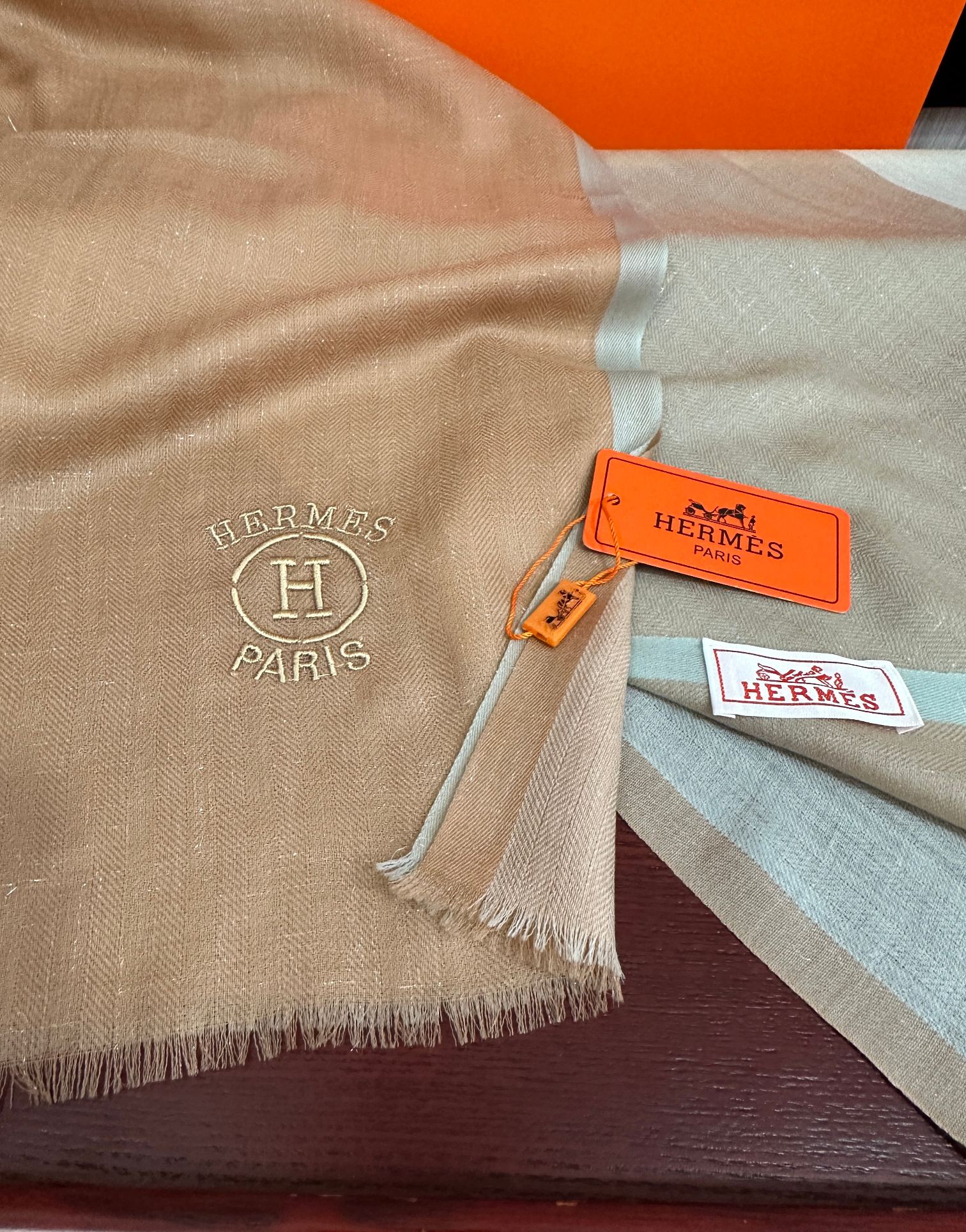 爱马士 🧣万众瞩目内蒙古绣标经典版到货🎆最优质的年轻设计师推出的最新概念👓搭配调色纱染再色织🎉交织在一起