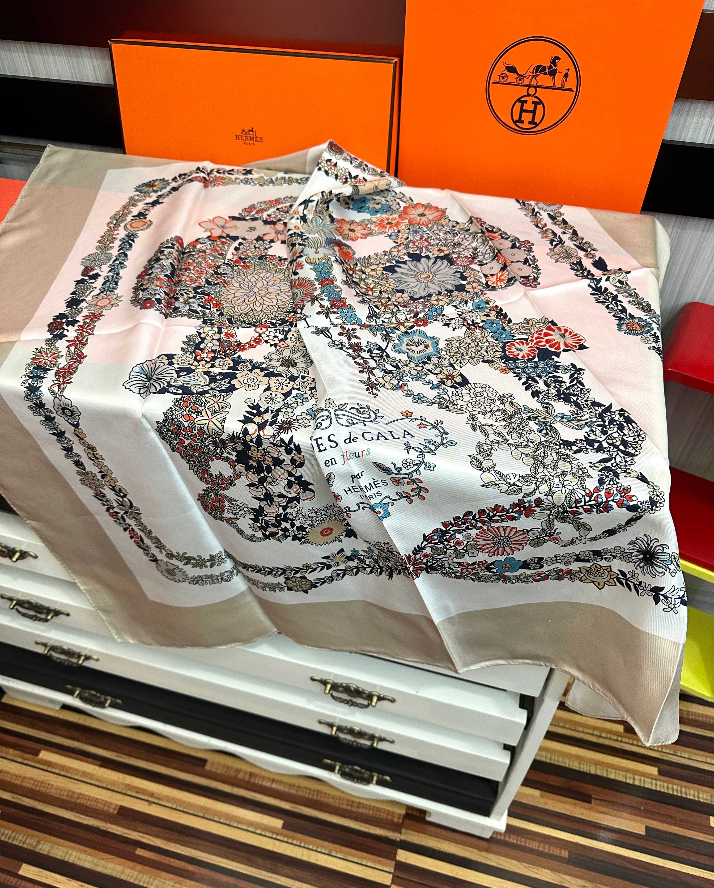 🔥高版本 爱马仕 2026经典单品展现强大而迷人的女性魅力精髓[色]此90方巾推陈出新[太阳]诠释无限的