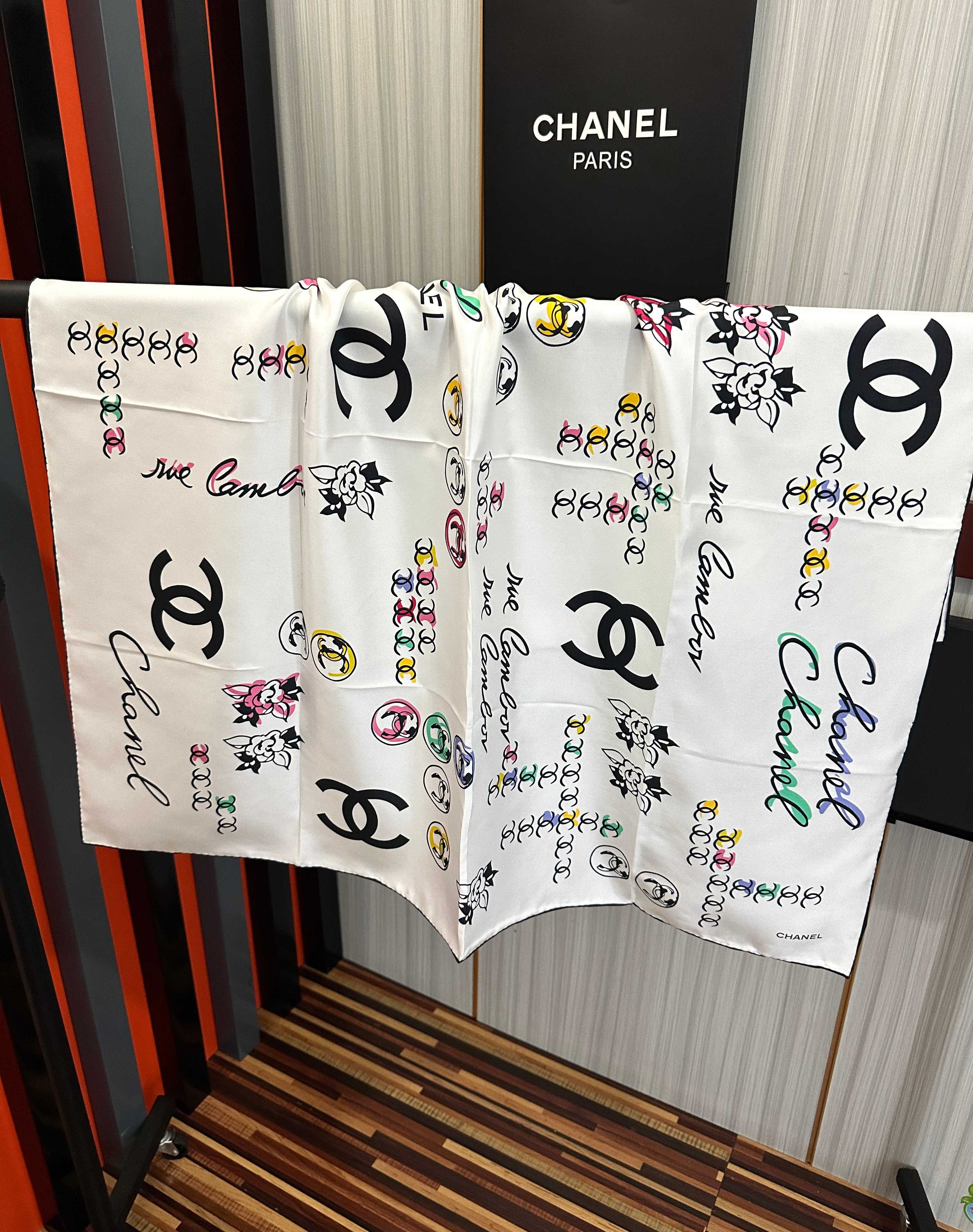 🔥双面同色 香奈儿18姆米 高版本👍香奶奶永远都是比较经典[發]一条印有字母Logo交织图案巧妙搭配[得