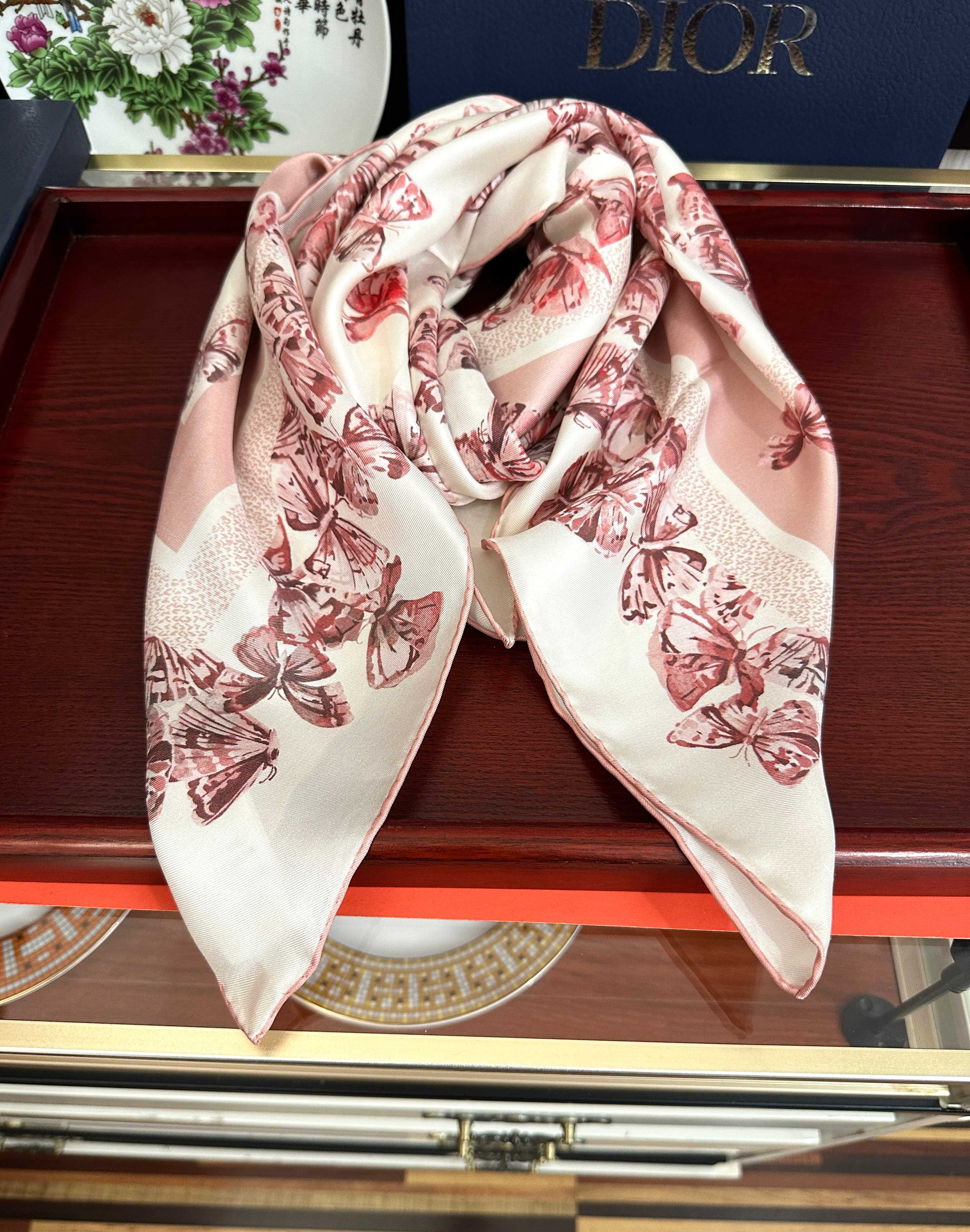 🔥新款 Dior 2026最新款官网同步Camo PaPillon 图案印花[庆祝]以优雅而诗意的设计全