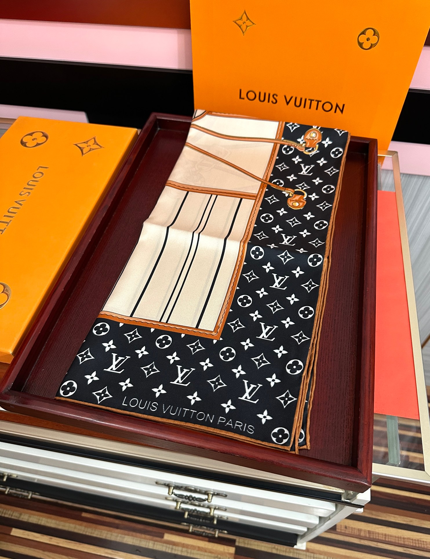 新款🔥LV gw同步【18mm双面同色顶级真丝】[庆祝]“L家”90典藏方巾通过别致的经典色彩向原创设计