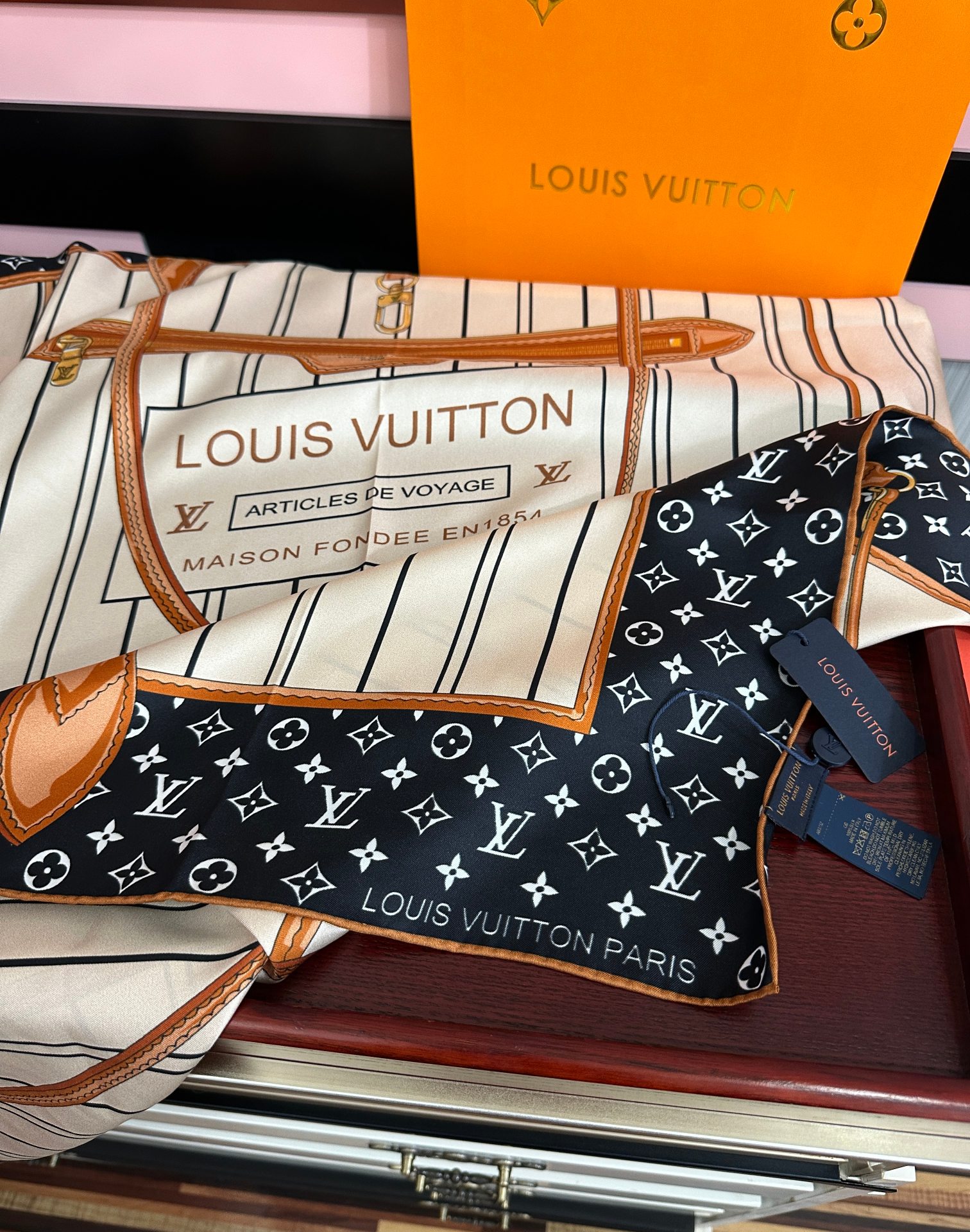 新款🔥LV gw同步【18mm双面同色顶级真丝】[庆祝]“L家”90典藏方巾通过别致的经典色彩向原创设计
