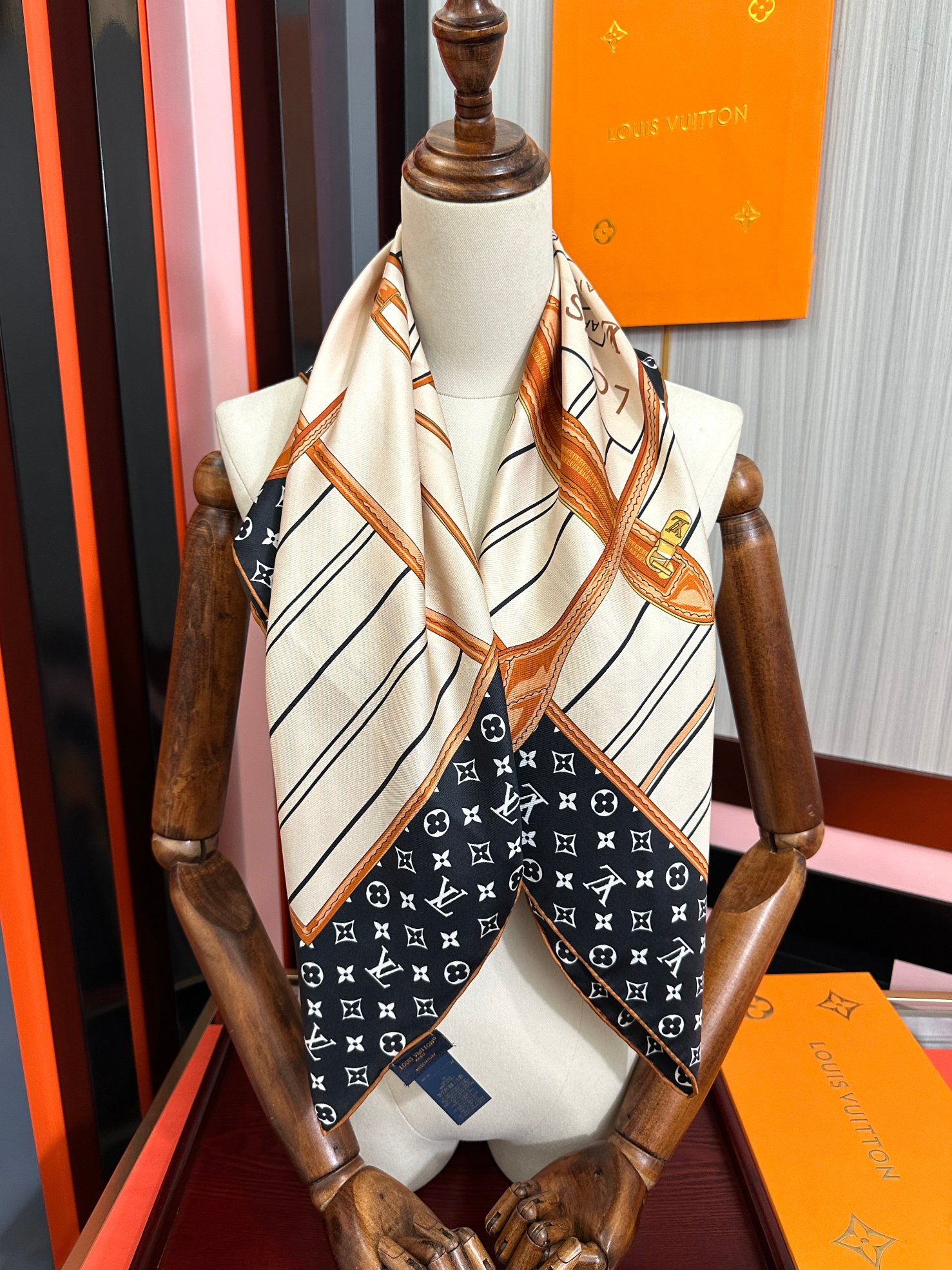 新款🔥LV gw同步【18mm双面同色顶级真丝】[庆祝]“L家”90典藏方巾通过别致的经典色彩向原创设计