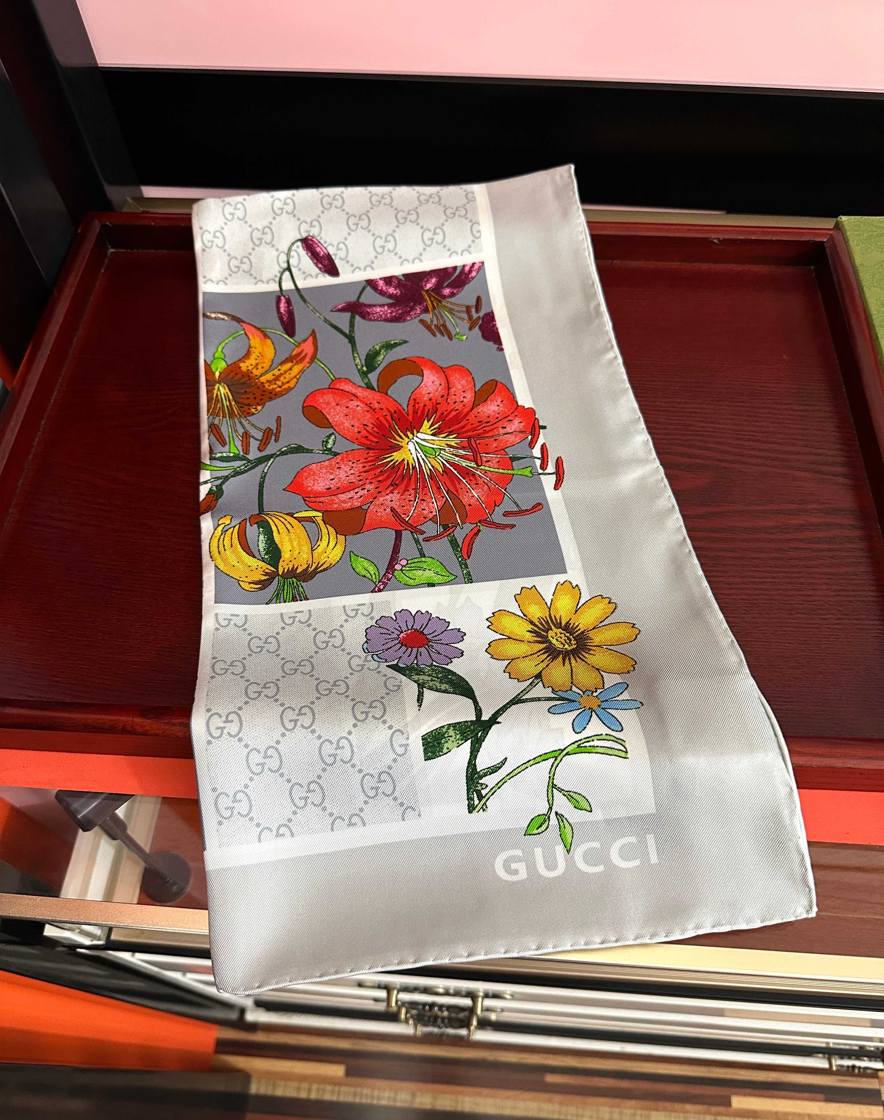 🔥新款Gucci 2026印花双面同色桑品牌桑蚕丝配饰系列秉承经典[强]以华贵材质、精湛工艺与清新色调焕