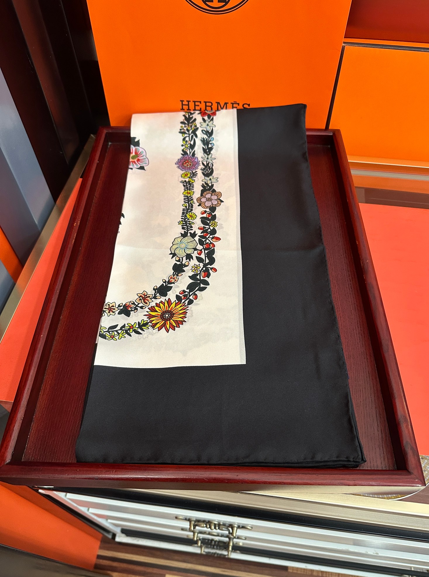 🔥高版本 爱马仕 2026经典单品展现强大而迷人的女性魅力精髓[色]此90方巾推陈出新[太阳]诠释无限的情感和自由，以别
