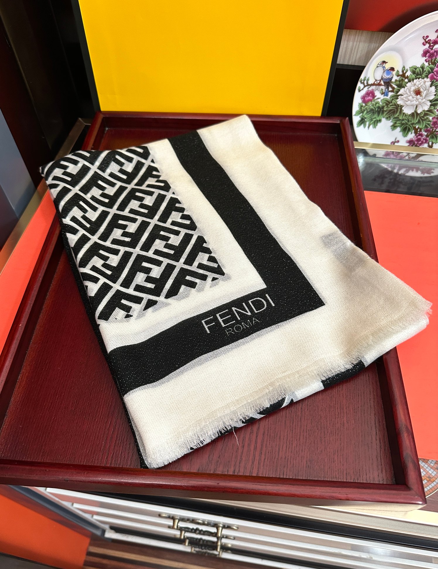 🔥新款2026  F家最新款银丝【FF银丝印花长巾】💟 度假及日常都非常好搭配的款😍订】一看到就想去旅游‼️平时穿搭也非