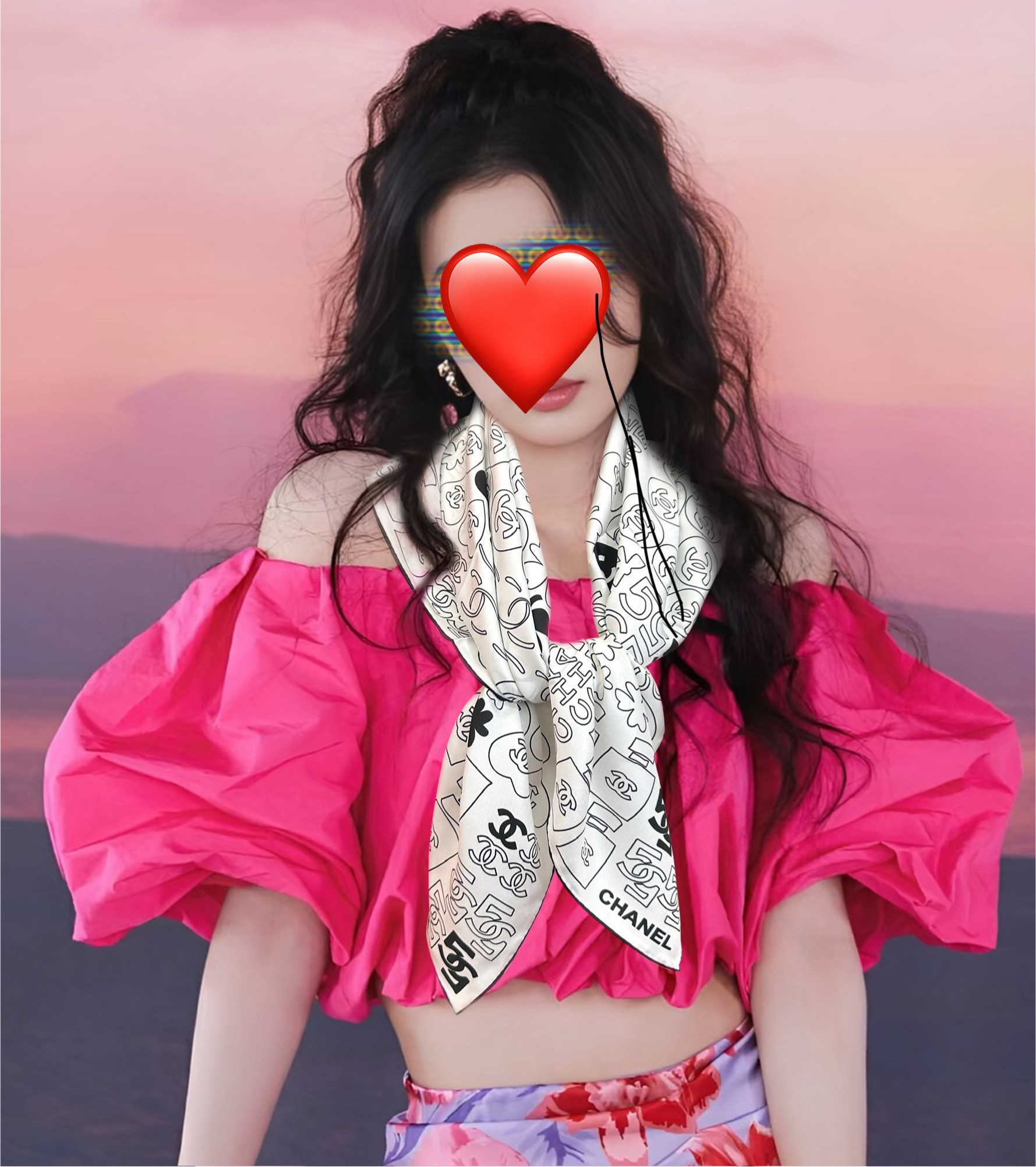 🔥高版本 香奈儿 【5号香水瓶】👍香奶奶永远都是比较经典[發]一条印有5号香水瓶跟四叶草交织图案巧妙搭配[得意]简直太美