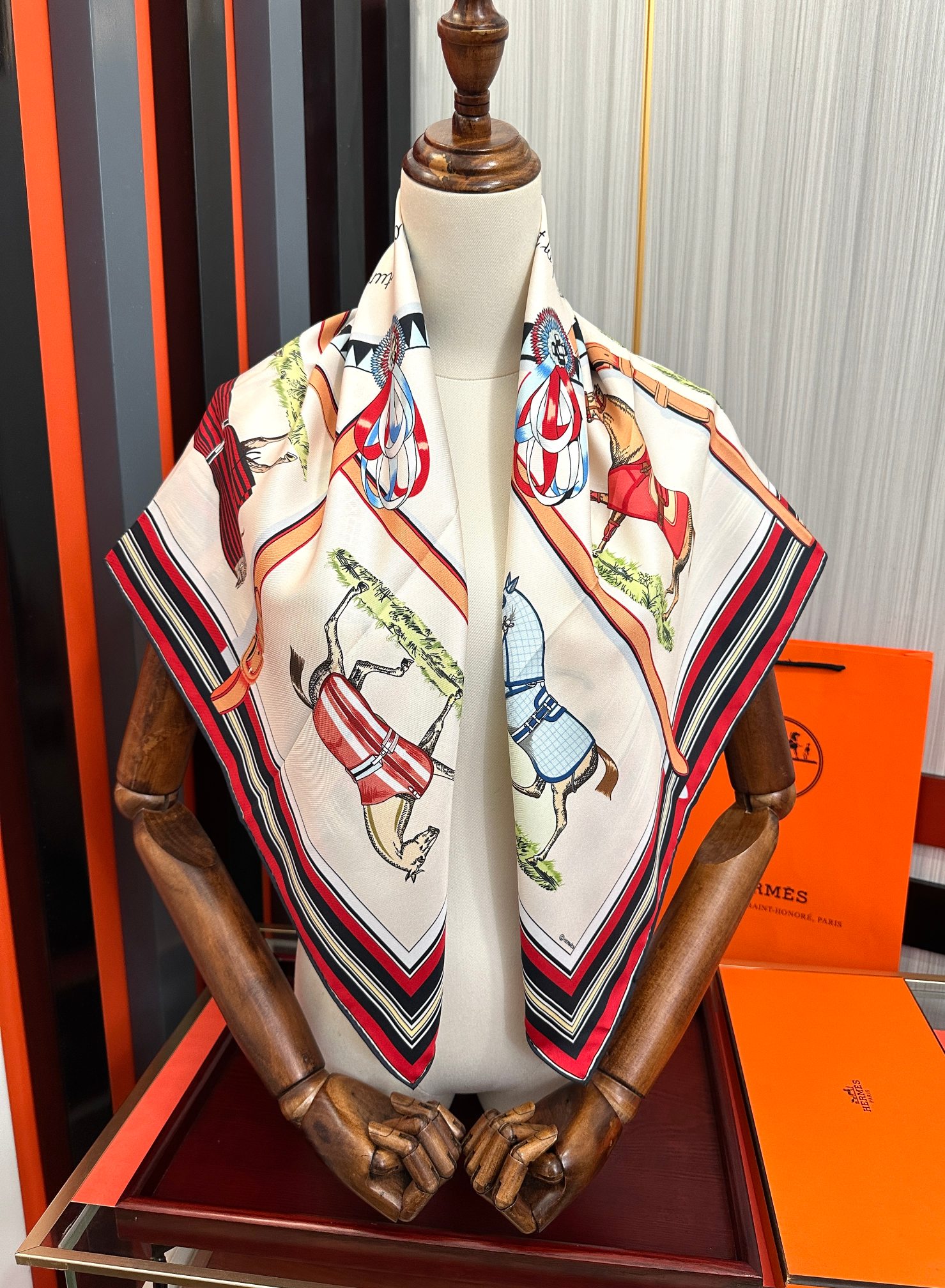 爱马仕【18mm顶级真丝双面同色印花】[庆祝]“弩式牵引马具”90典藏方巾通过别致的经典色彩向原创设计致敬[太阳]作品未