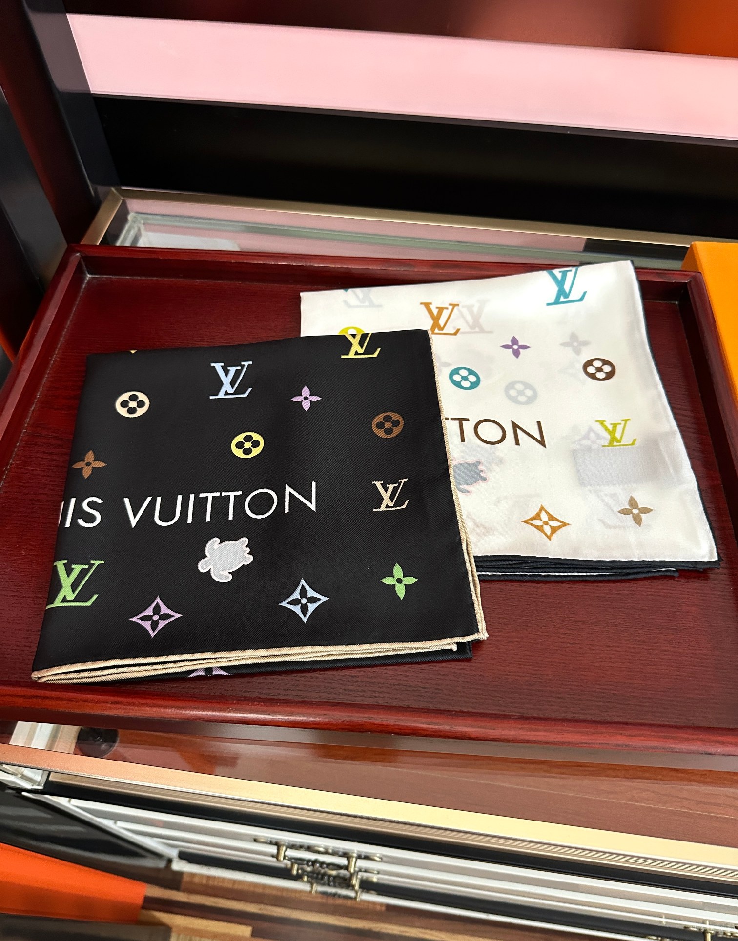 高版本LVZG同步【双面同色】[庆祝]“L家”90经典色彩向原创设计致敬[太阳]作品未经重新诠释或设计[嘴唇]以简单而忠