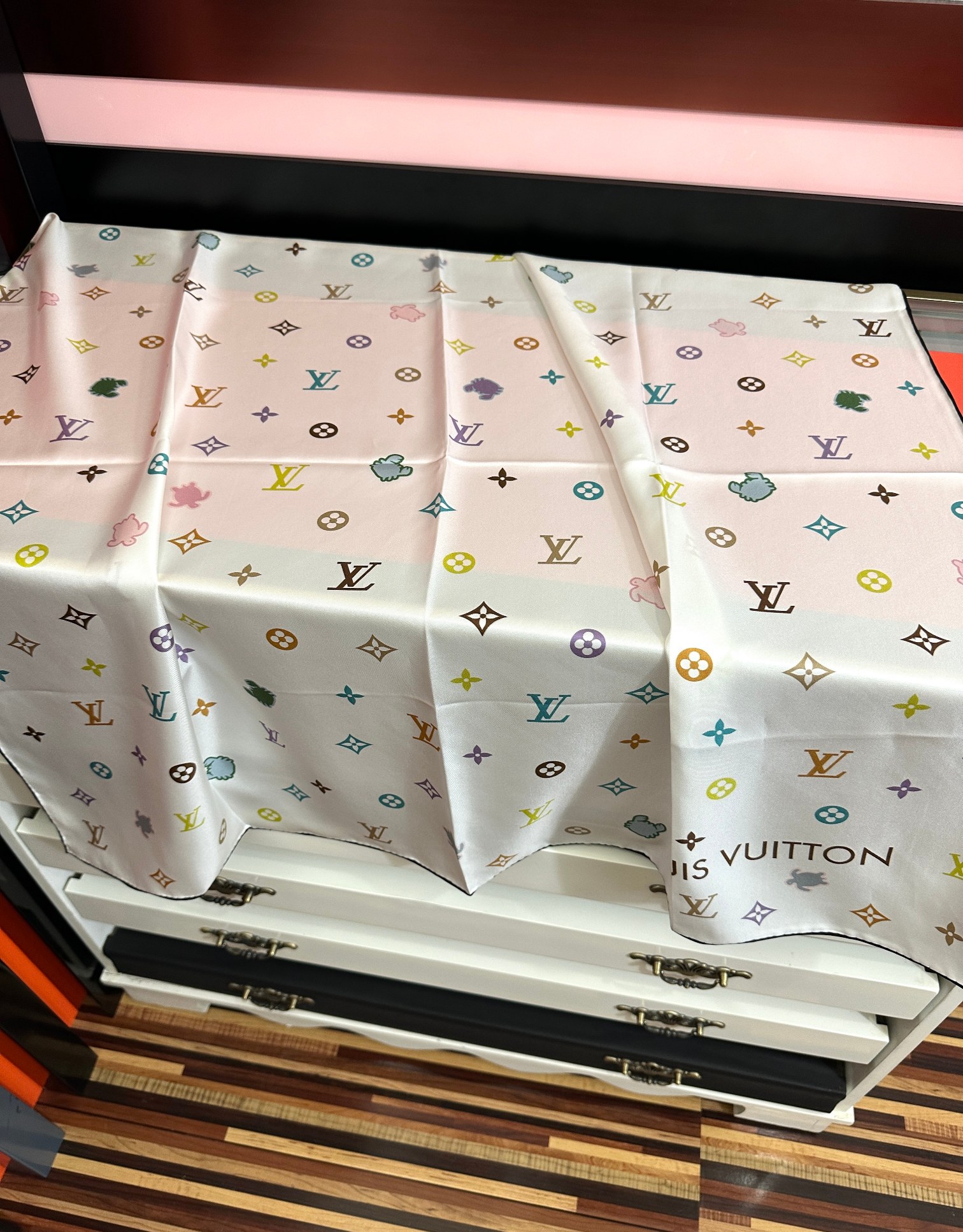 高版本LVZG同步【双面同色】[庆祝]“L家”90经典色彩向原创设计致敬[太阳]作品未经重新诠释或设计[嘴唇]以简单而忠