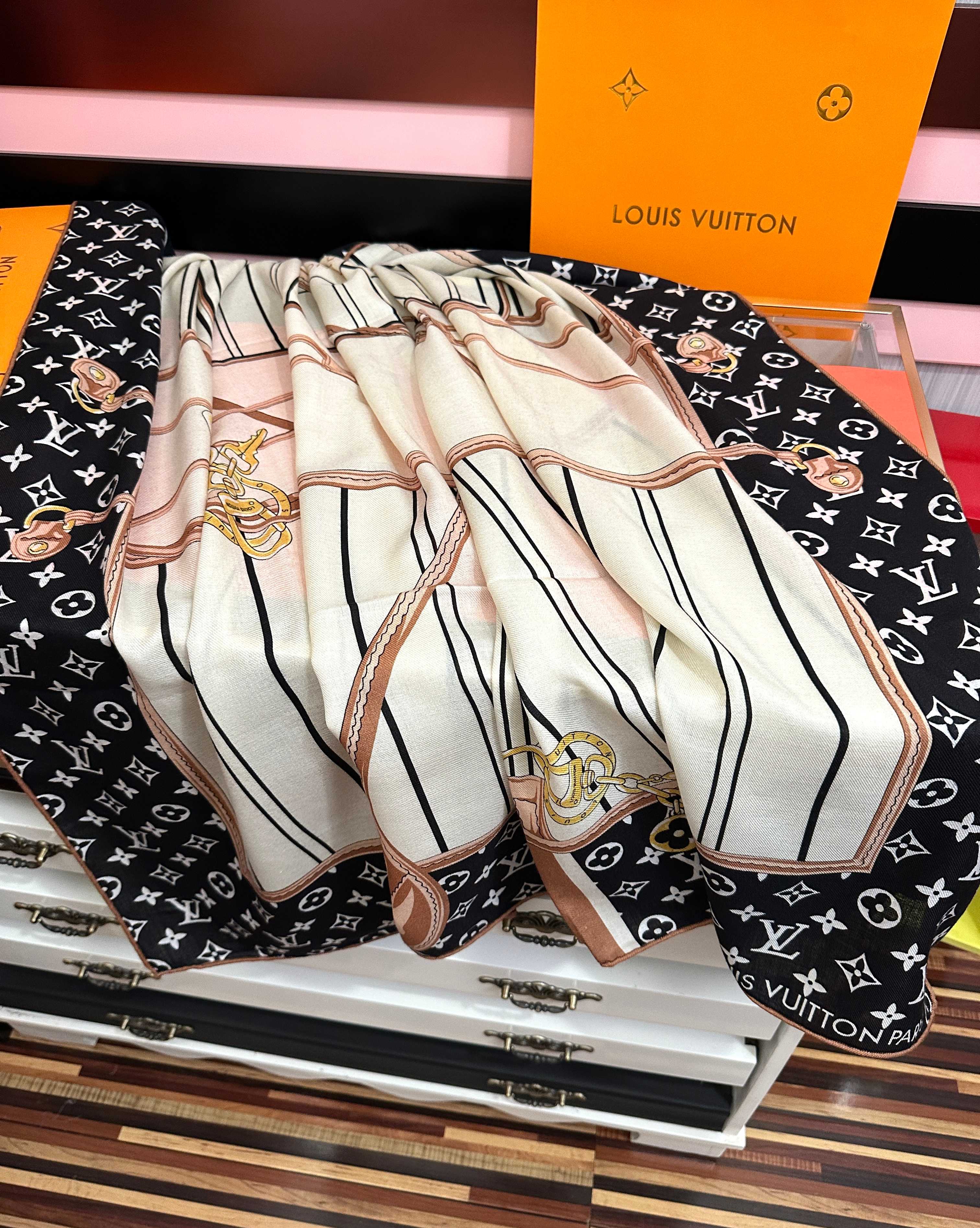 新款❤️LV  2026【双面同色】经典优雅[礼物]~气质到骨子里[色]新一季的面料超高级，真心超级柔软，丝丝顺滑[太阳