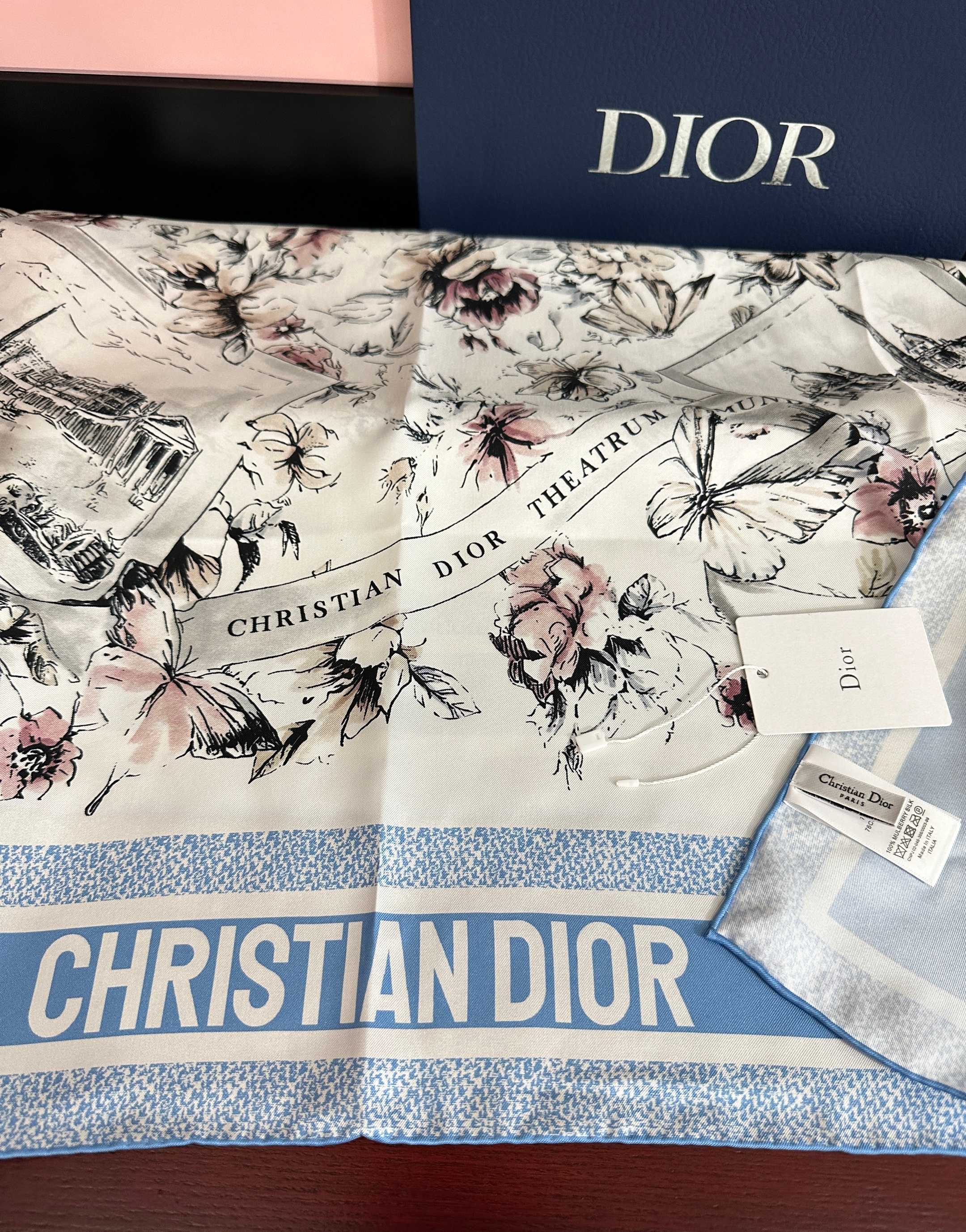 🆕 🔥新款 Dior 26最新款官网同步[庆祝]以优雅而诗意的设计全新演绎主题[玫瑰]采用白色和淡粉色桑蚕丝斜纹面料精心