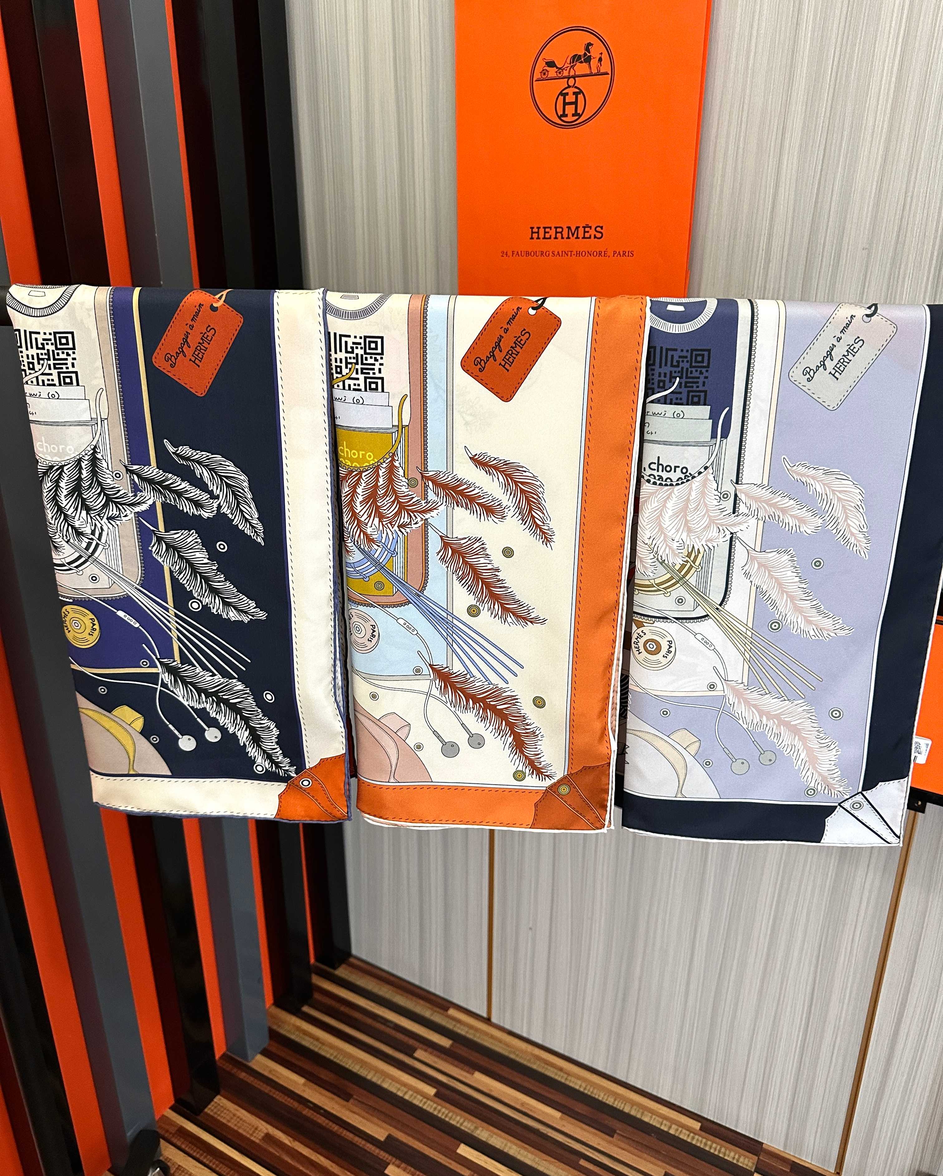 🆕 🔥爱 马 仕 官网同步手工卷边真丝方巾[得意]  2026这款爱马家展现强大而迷人的女性魅力精髓[色]此90厘米方巾