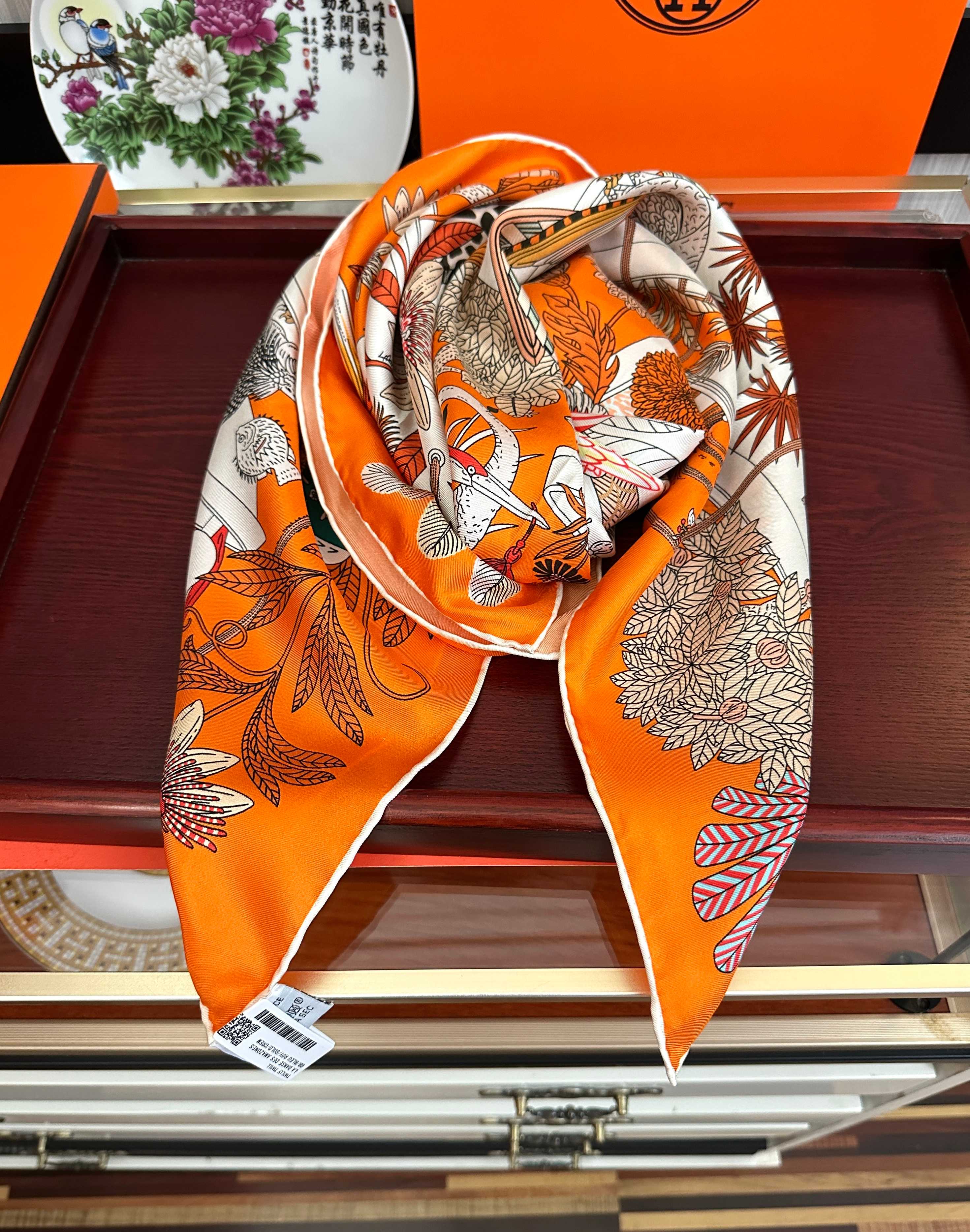 🆕 高版本🔥HERMES 2026【珍奇乐园】[太阳]精致卷边[嘴唇]品质感很显好[得意]好搭到上瘾的丝巾[色]带着不显