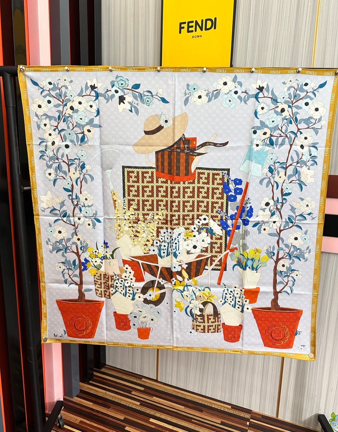 🆕 上新❤️芬迪2026 [庆祝]太美了[礼物]ZG同步 无比诱人[得意]此方形围巾选用有机桑蚕丝斜纹布材质[色]定制几