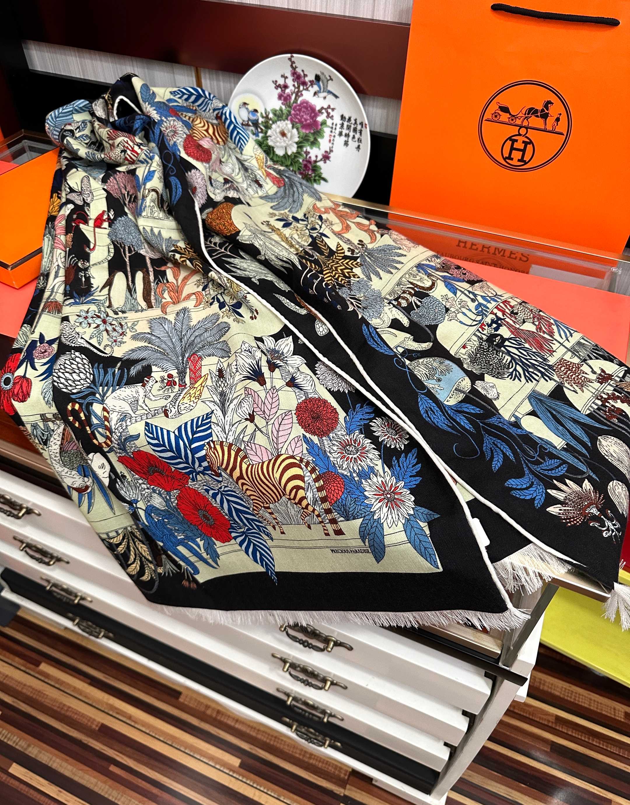 🔥新款 2026爱马士【双面同色印花】[吃瓜]下手一定要快[嘴唇]四季都可以用[勾引]真心美的让人非常非上身效果简直美翻