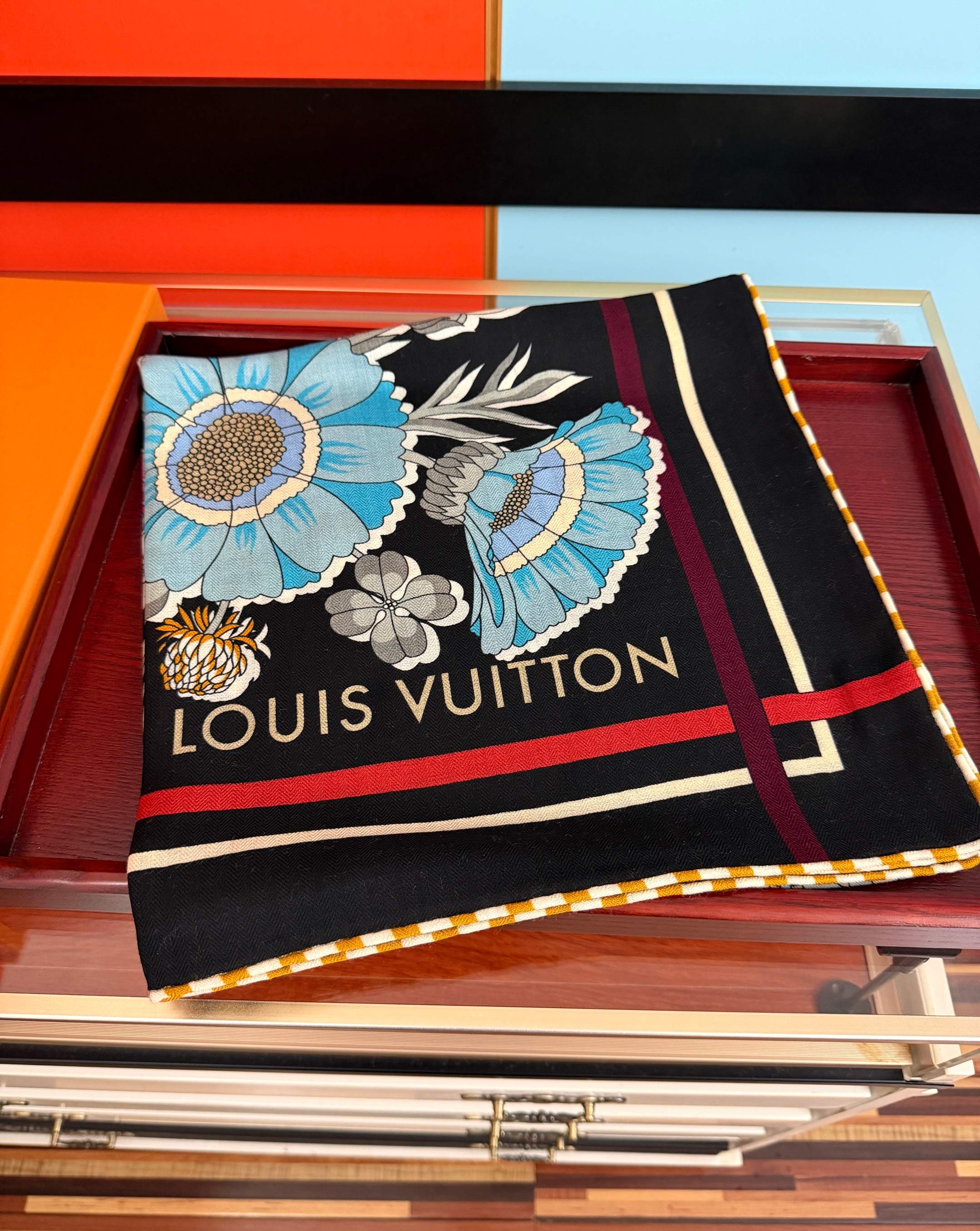 上新❤️LV  2026 ZG同步 经典优雅[礼物]~气质到骨子里[色]新一季的面料超高级，真心超级柔软，丝丝顺滑[太阳