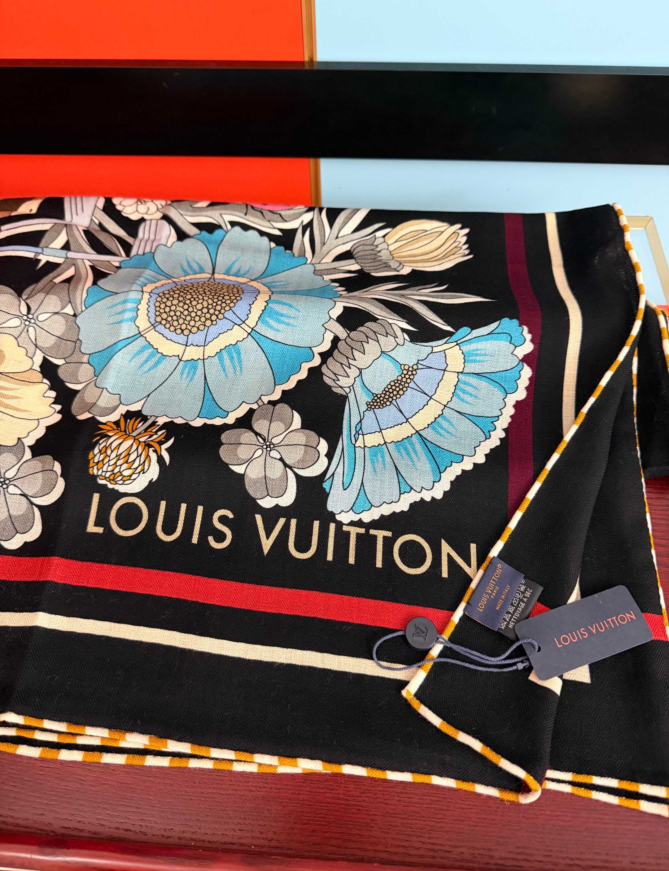 上新❤️LV  2026 ZG同步 经典优雅[礼物]~气质到骨子里[色]新一季的面料超高级，真心超级柔软，丝丝顺滑[太阳
