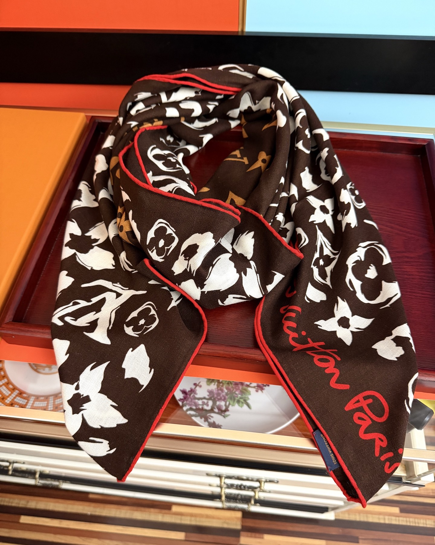 新款❤️LV  2026 ZG同步经典优雅[礼物]~气质到骨子里[色]新一季的面料超高级，真心超级柔软，丝丝顺滑[太阳]
