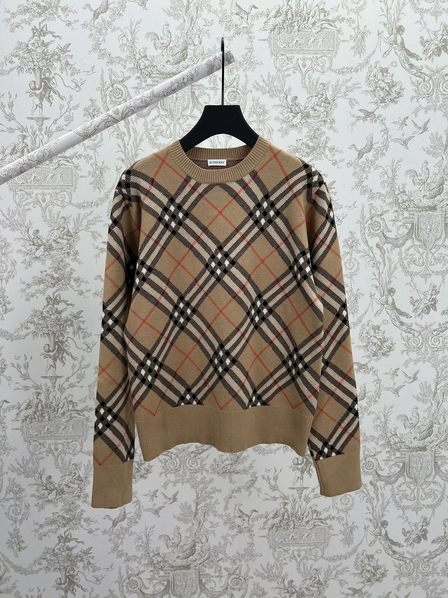 NO:530408,Burberry 25ss new plaid wool mohair-blend sweater is made of light wool mohair-blend fabric, decoratively knitted Burberry plaid. It adopts a round neck design to present a casual style. From the Burberry classic series, it interprets the essential styles of the wardrobe in a distinct brand style. S.M.L.XL.,,burberry,burberry,alexander wang19860909巴宝莉25ss新款格纹羊毛马海毛混纺针织衫选用轻盈羊毛马海毛混纺面料打造,装饰针织 Burberry 格纹.采用圆领设计,呈现休闲版型.来自 Burberry 经典之作系列,以鲜明品牌风格诠释衣橱必备款式. 码数S.M.L.XL.,,burberry,burberry,alexander wang,Men's clothing