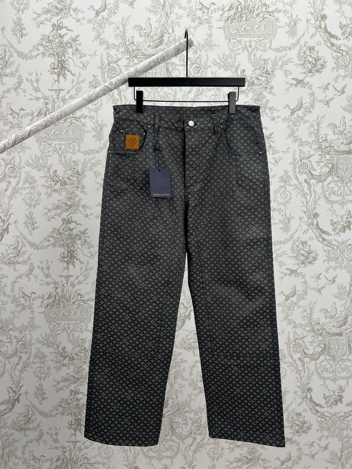 NO:530410,Donkey 25ss new nigo joint brand full-print presbyterian pocket leather brand pearl buckle trousers S.M.L.XL.,,louis vuitton,louis vuitton,alexander wang19860909驴家25ss新款nigo联名满印老花口袋皮牌珍珠扣长裤 码数S.M.L.XL.,,louis vuitton,louis vuitton,alexander wang,Men's clothing