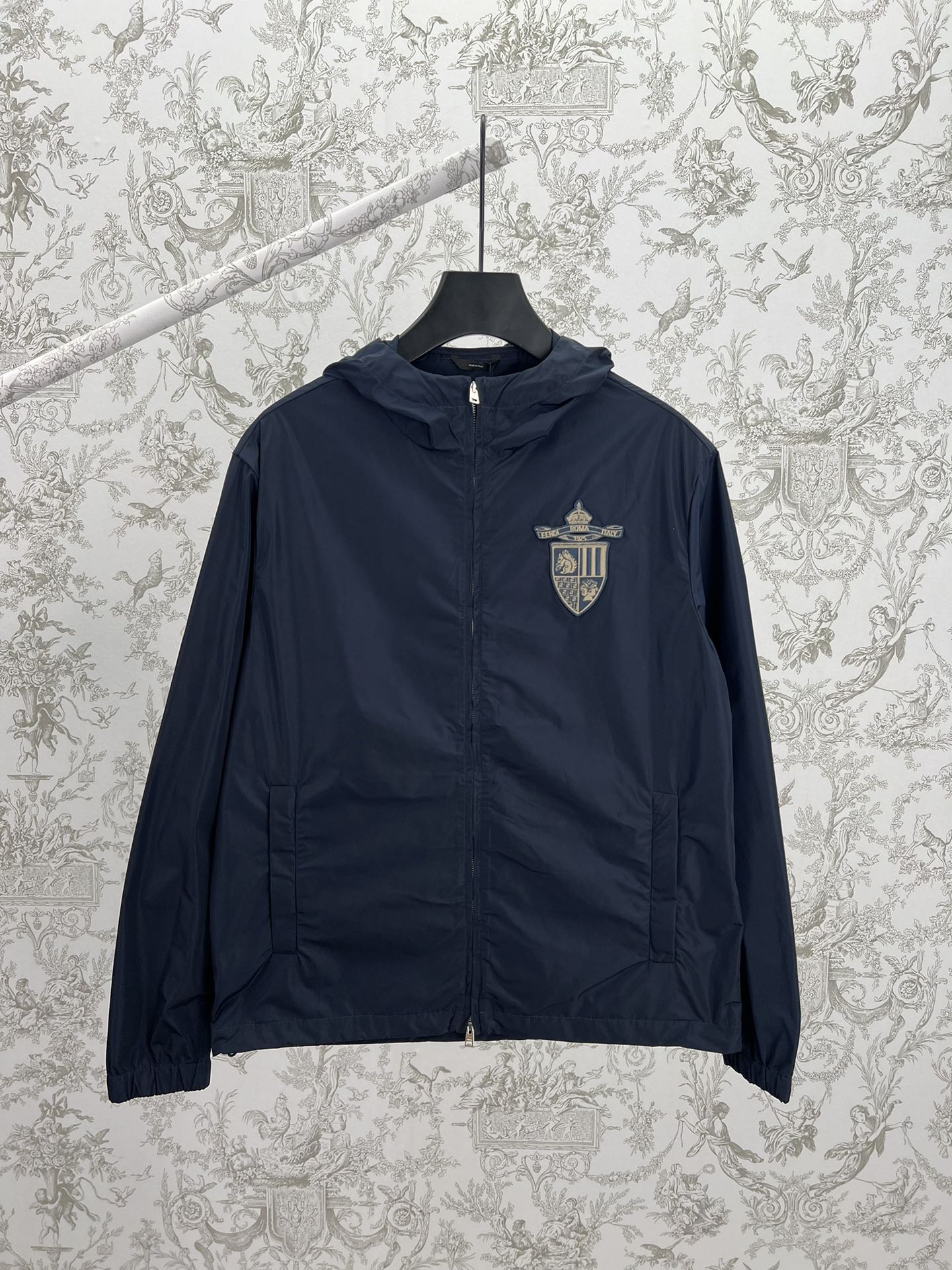FENDI 25SS nueva chaqueta con capucha y cremallera de manga larga, color liso, para hombre, azul, versión alta. Tallas:…