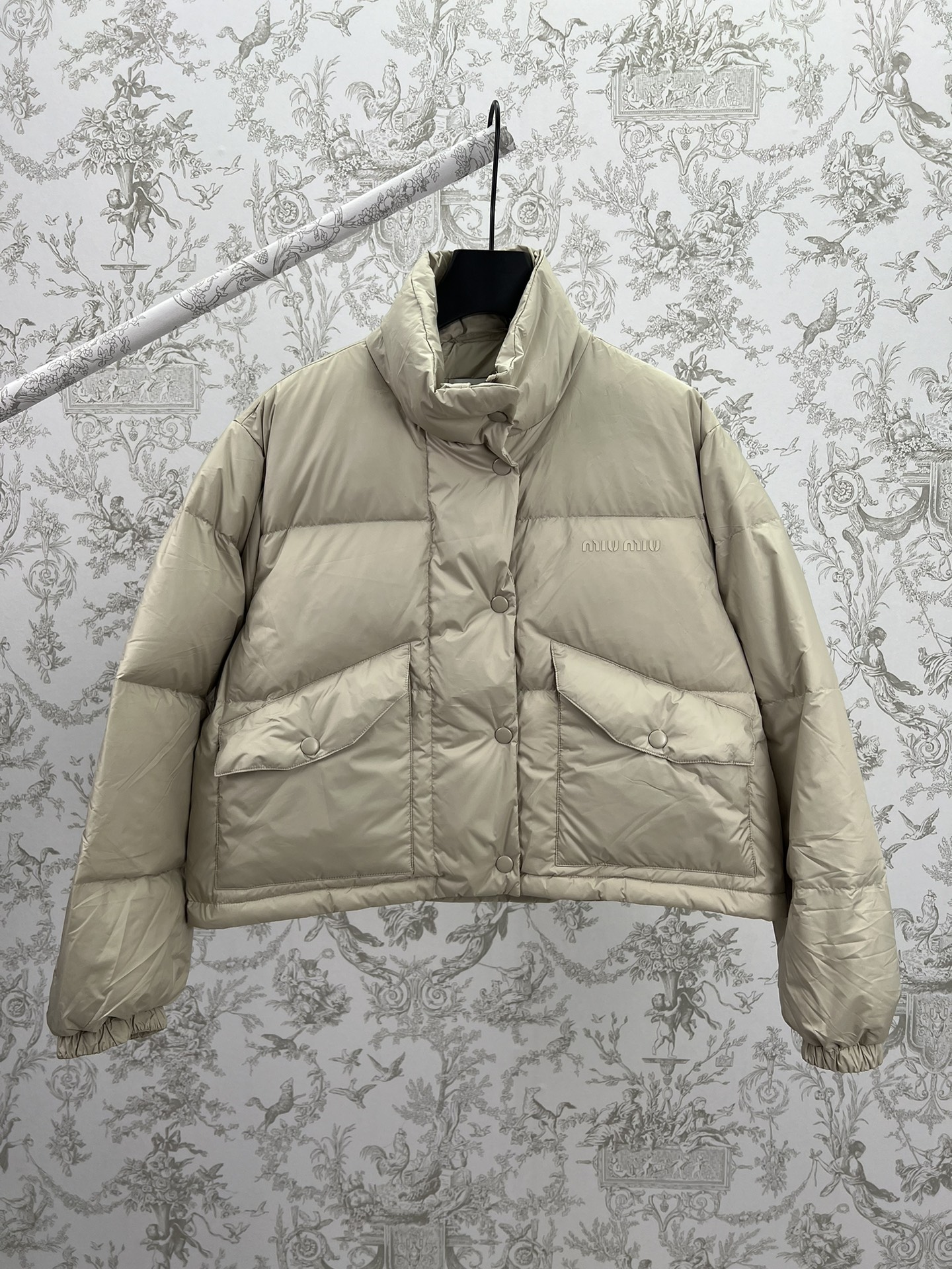 Chaqueta acolchada de manga larga con logo transferido, nueva temporada 25SS de miumiu, unisex, tallas: S, M, L