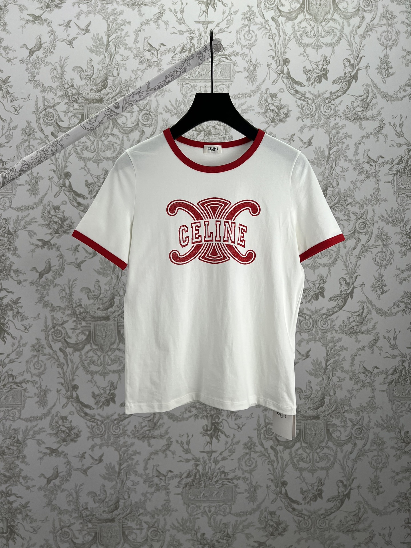 Celine 25ss camiseta de punto liso estilo años 70 con estampado CELINE PARIS TRIOMPHE, corte clásico, cuello redondo, r…