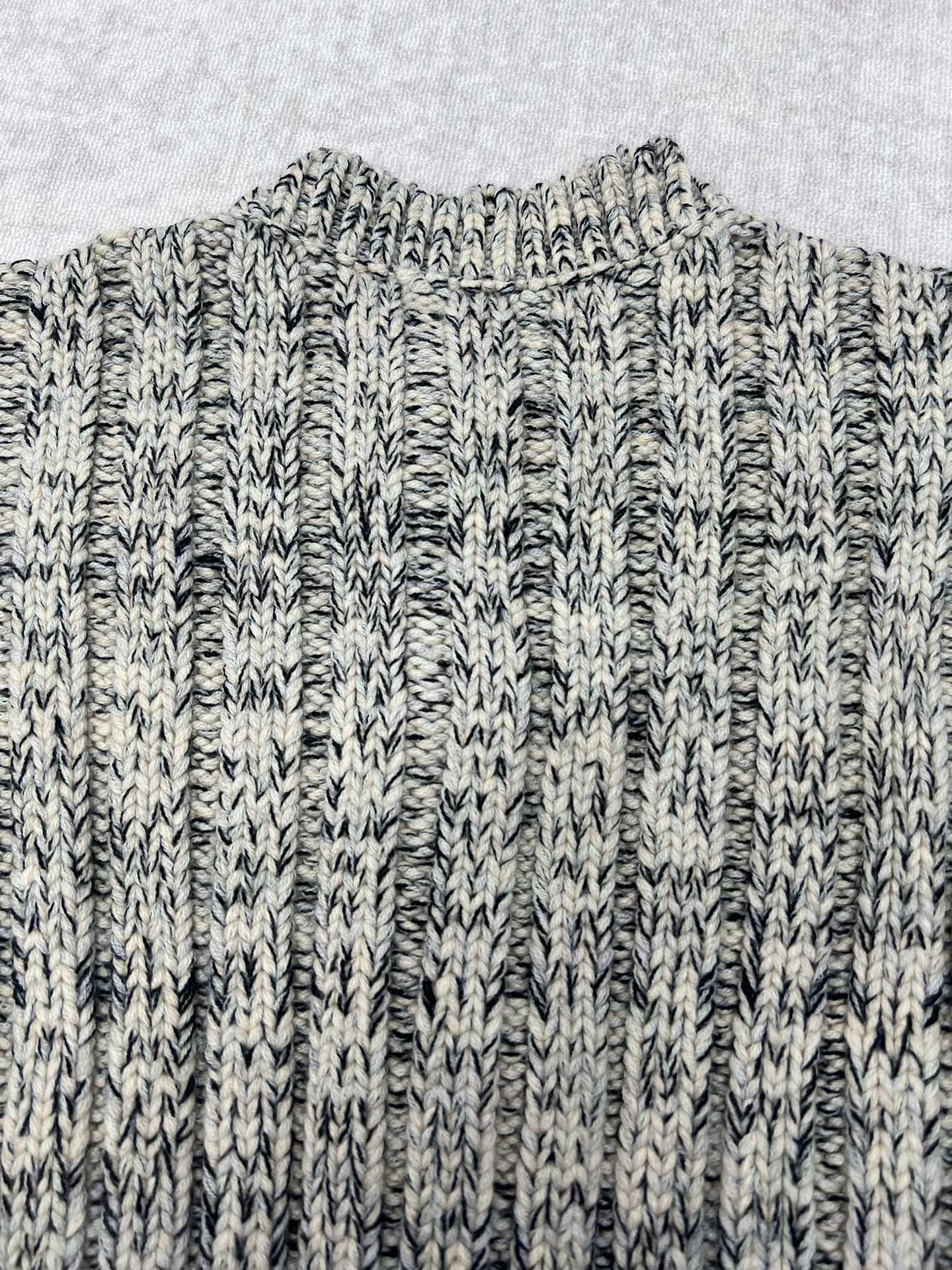 Gucci Women's Knitwear Wool Blend Cardigan Sweater - Cream/Gray 10 i1759639402 2958 1