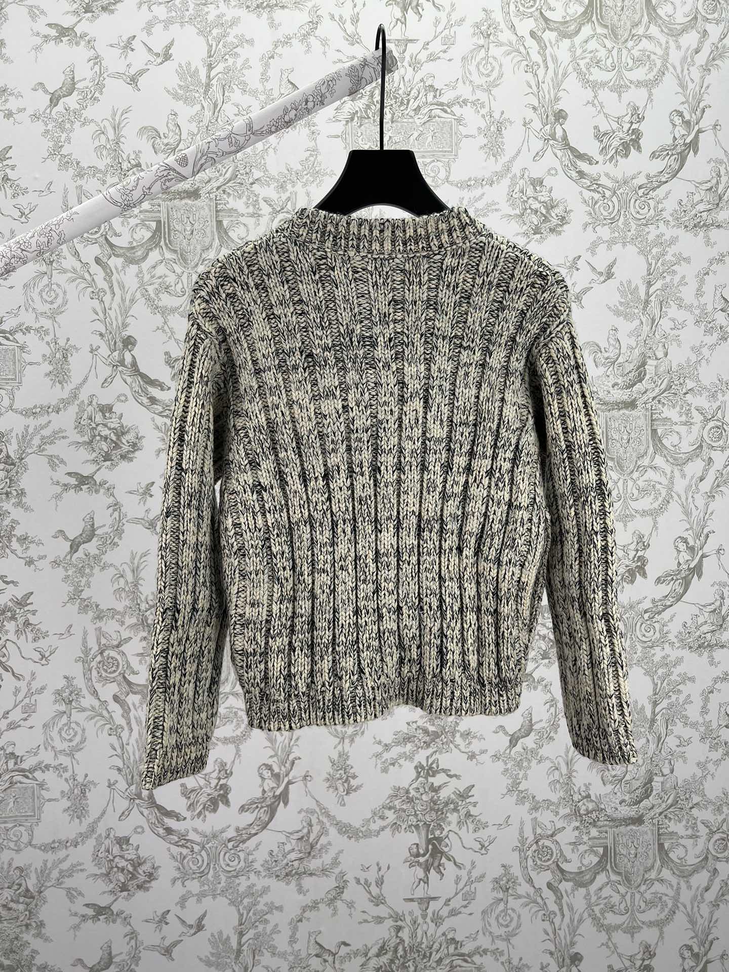 Gucci Women's Knitwear Wool Blend Cardigan Sweater - Cream/Gray 3 i1759639402 8060 4