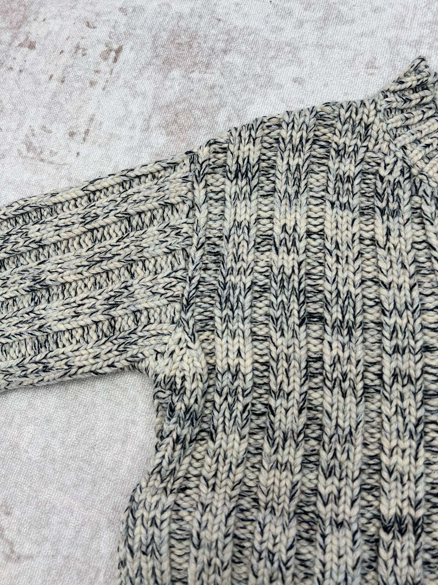 Gucci Women's Knitwear Wool Blend Cardigan Sweater - Cream/Gray 5 i1759639403 2613 8