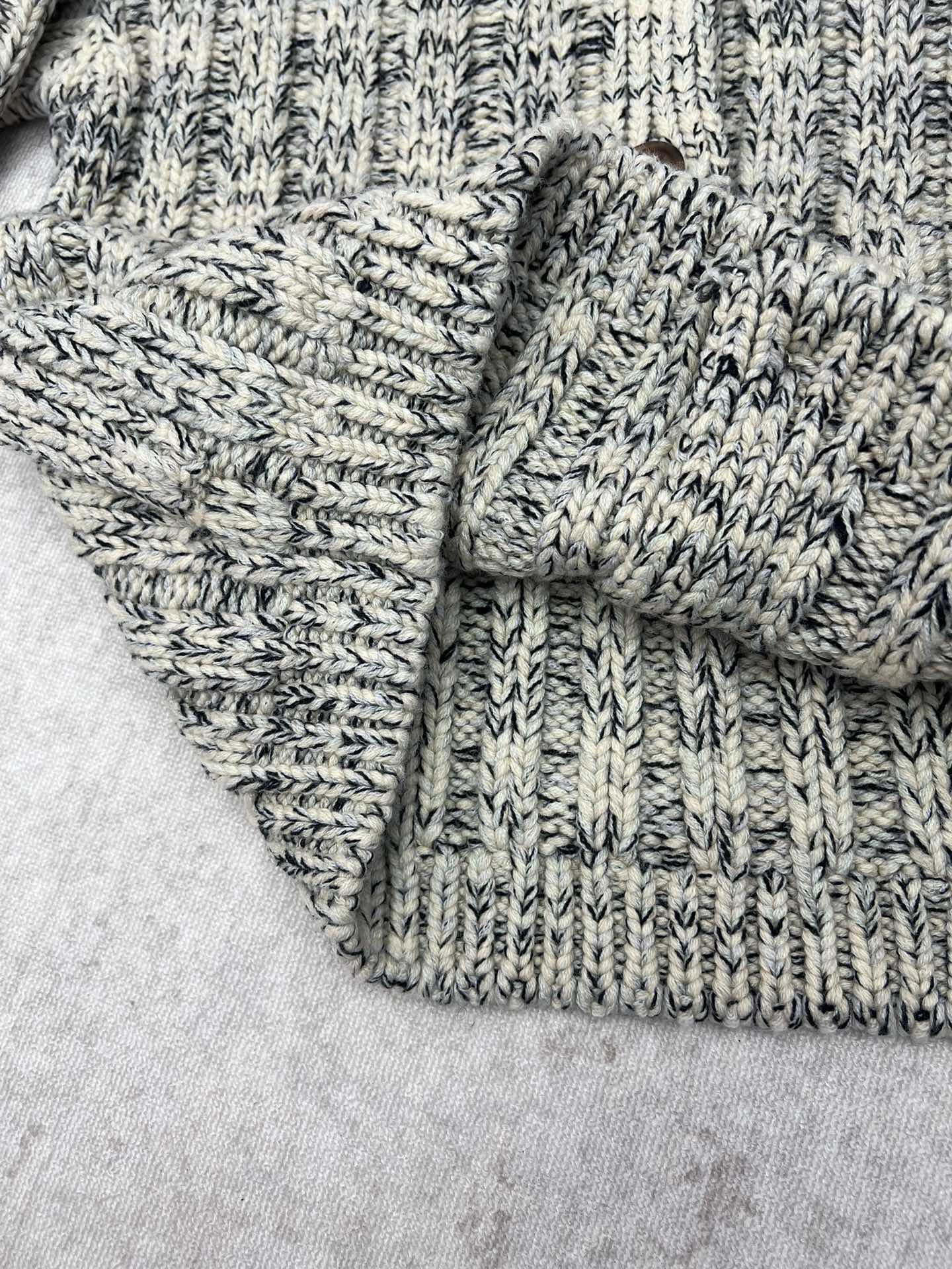 Gucci Women's Knitwear Wool Blend Cardigan Sweater - Cream/Gray 8 i1759639403 6970 7