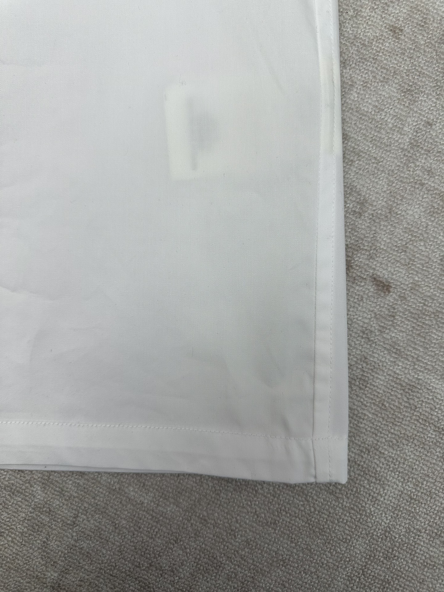 Louis Vuitton 驴家 25ss新款压纹口袋长袖衬衫这款长袖衬衫为各类造型注入 感 采用顺滑棉质府绸制成