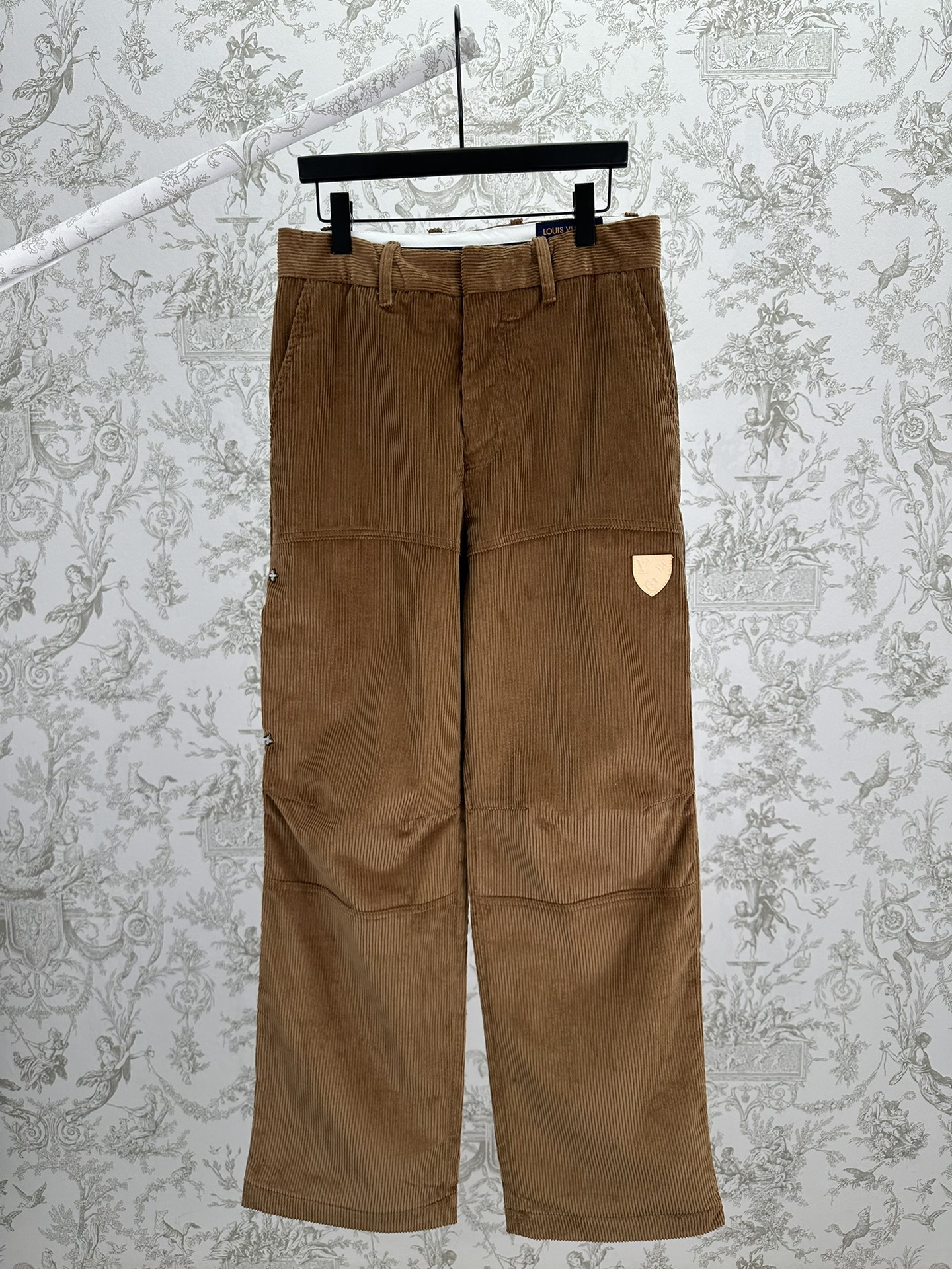 P235 Lujia 25ss nuevo pantalón casual de pana. Estos cómodos pantalones combinan pana gruesa y cálida de canalé, tonos …