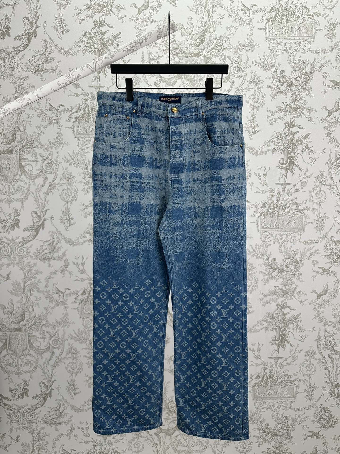P235 Lujia 25ss nuevo pantalón vaquero Estos pantalones vaqueros están llenos de estilo fresco y elegante. La camisa ad…