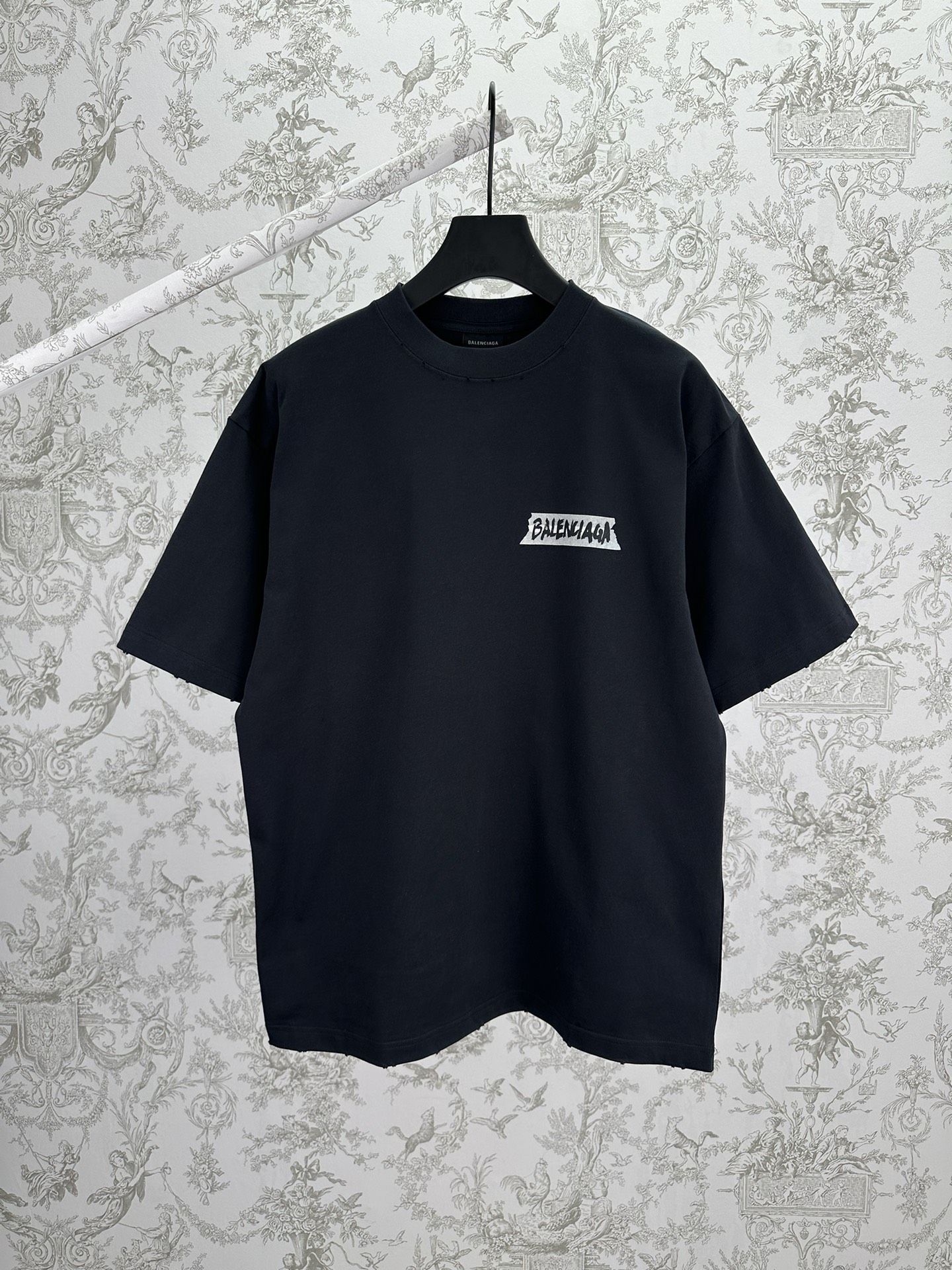 P150 París 25ss Nuevo MASKING TAPE Camiseta de talla mediana, tejido de punto liso, cuello redondo, manga corta, obra d…