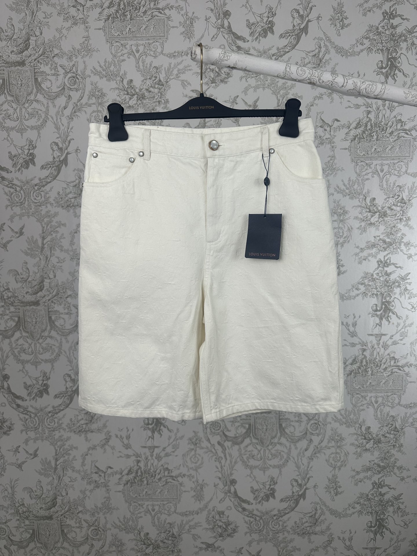 NO:744603,Lujia 26ss spring and summer new style white jacquard denim shorts size S.M.L.XL,,louis vuitton,louis vuitton,shorts,19860909驴家26ss 春夏新款 白色提花牛仔短裤 尺码S .M. L. XL,,louis vuitton,louis vuitton,shorts,,Men's clothing