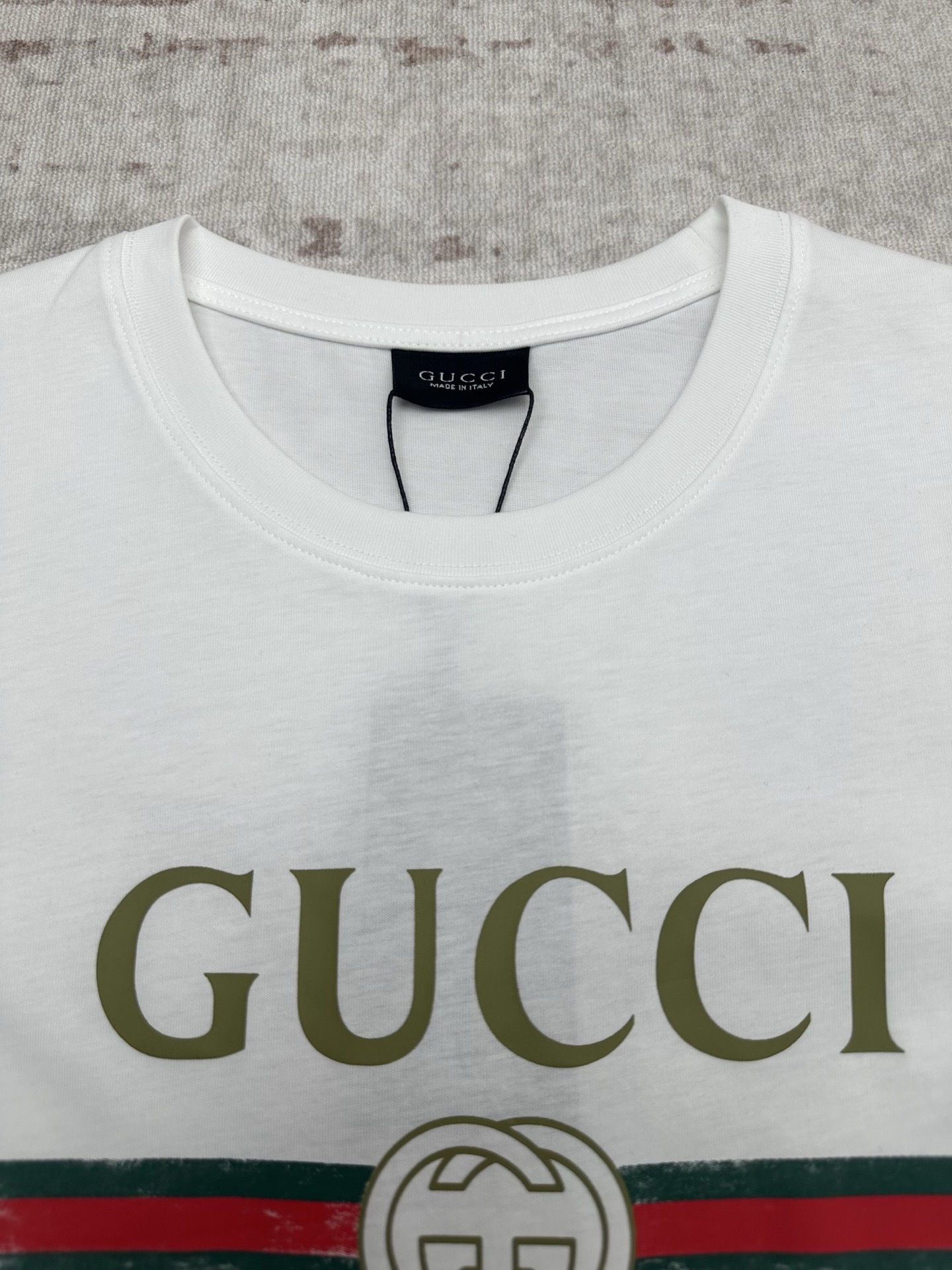 Gucci G家 隆重推出2026春夏系列 这款款式灵感源自La Famiglia的“书呆子”风格