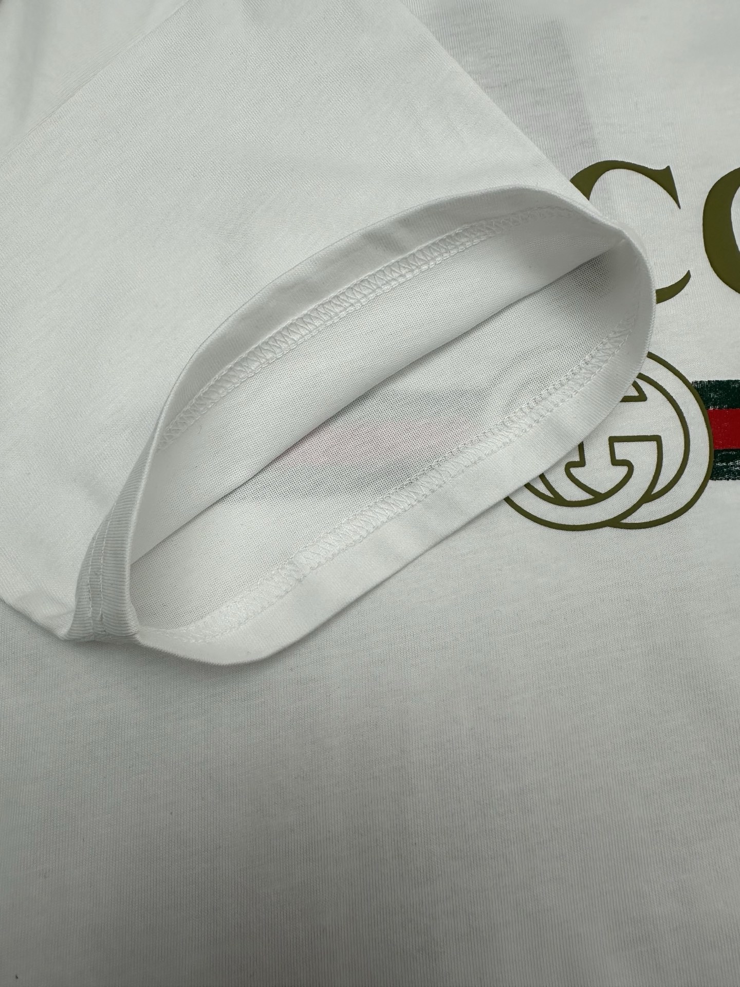 Gucci G家 隆重推出2026春夏系列 这款款式灵感源自La Famiglia的“书呆子”风格