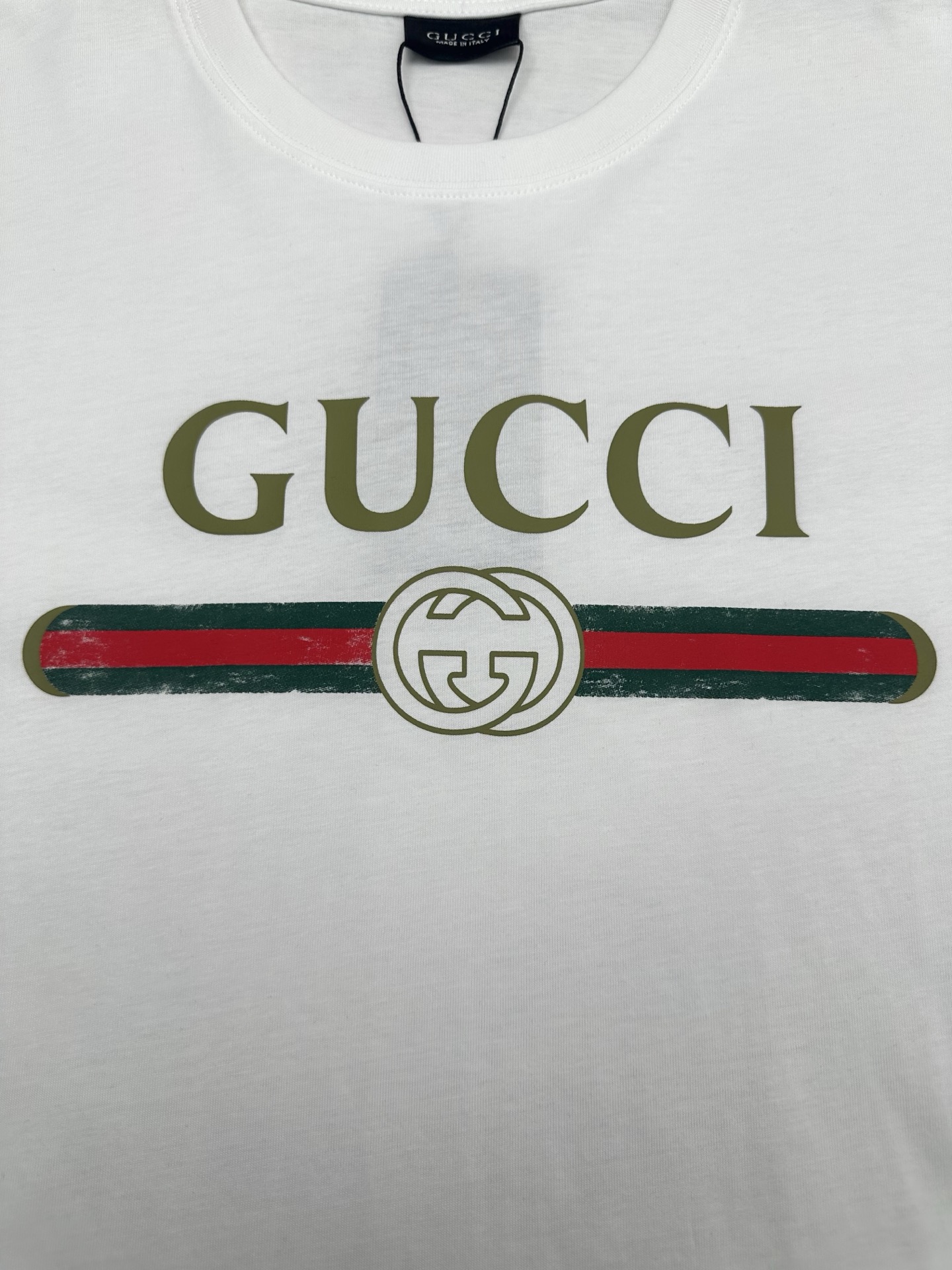 Gucci G家 隆重推出2026春夏系列 这款款式灵感源自La Famiglia的“书呆子”风格