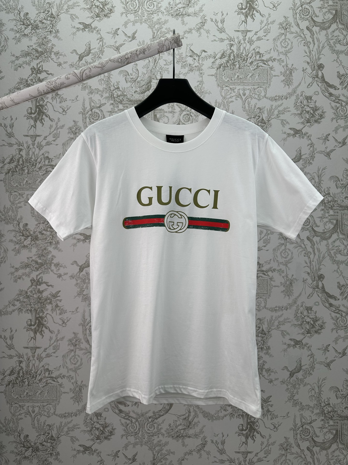 Gucci G家 隆重推出2026春夏系列 这款款式灵感源自La Famiglia的“书呆子”风格
