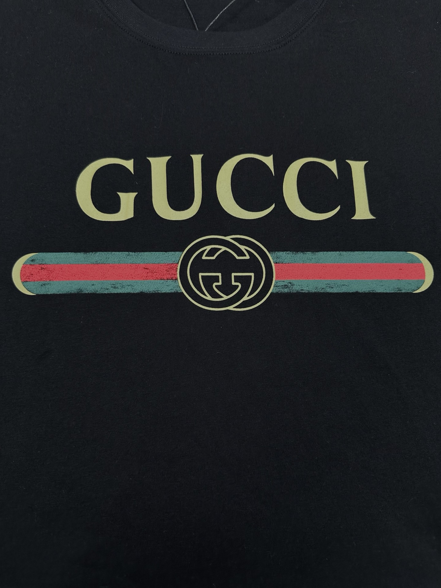 Gucci G家 隆重推出2026春夏系列 这款款式灵感源自La Famiglia的“书呆子”风格