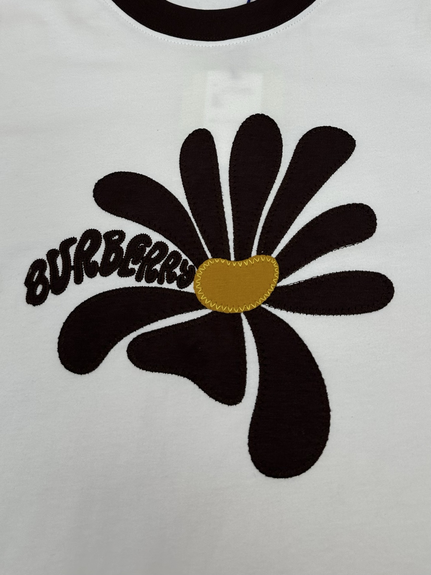 Burberry 巴宝莉 26ss 新款T恤衫 选用轻盈平织棉面料打造