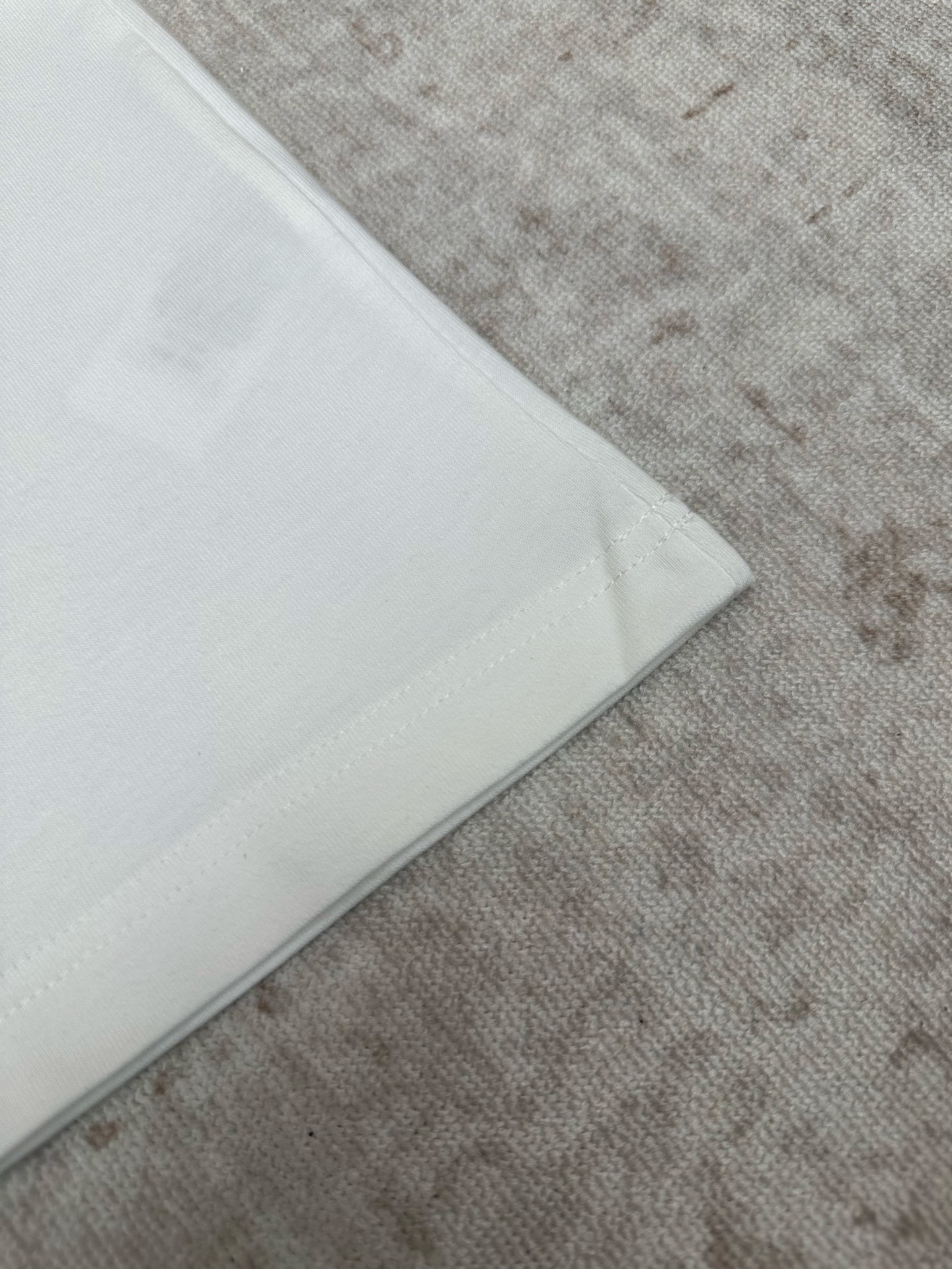 Burberry 巴宝莉 26ss 新款T恤衫 选用轻盈平织棉面料打造