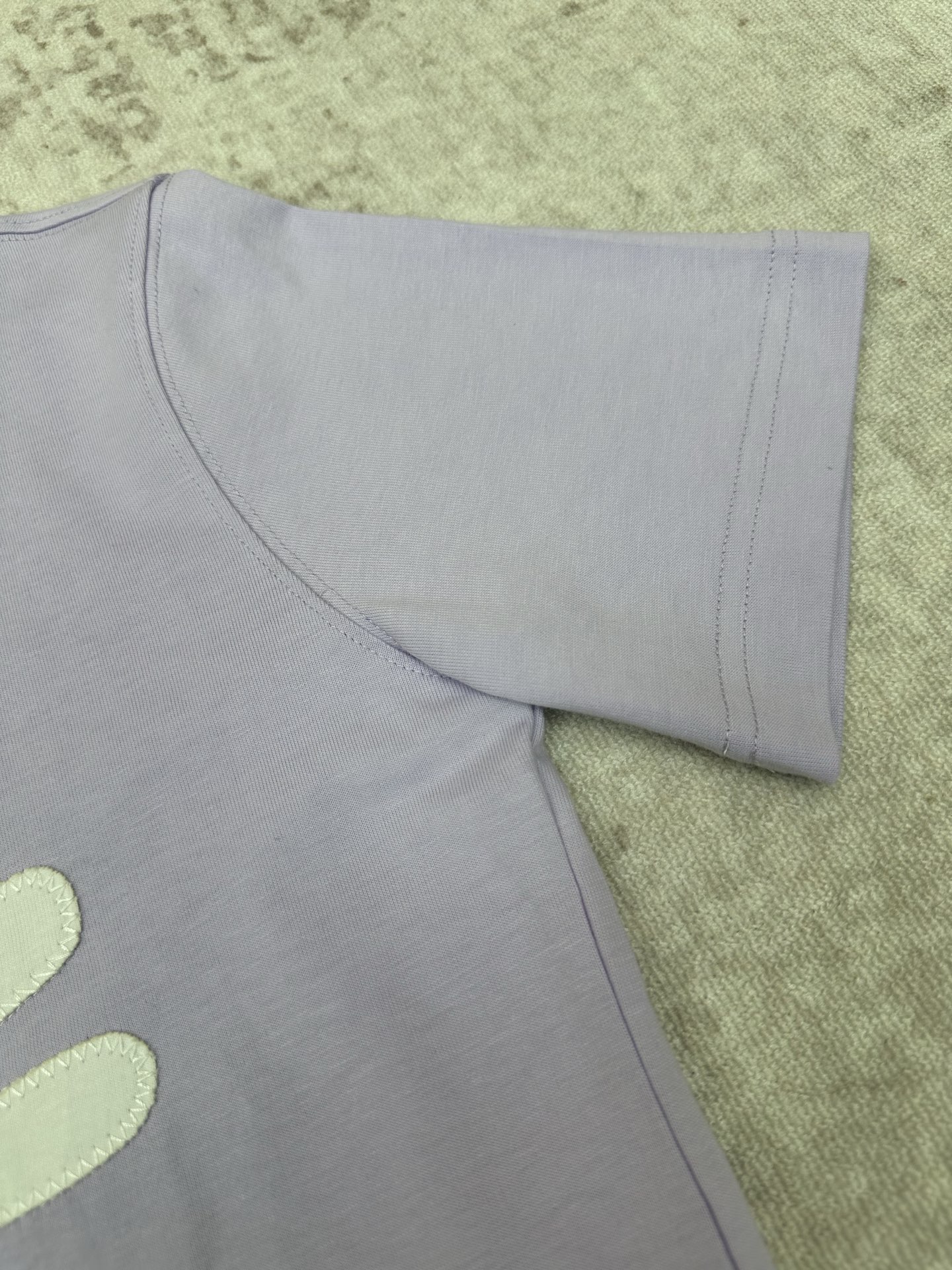 Burberry 巴宝莉 26ss 新款T恤衫 选用轻盈平织棉面料打造