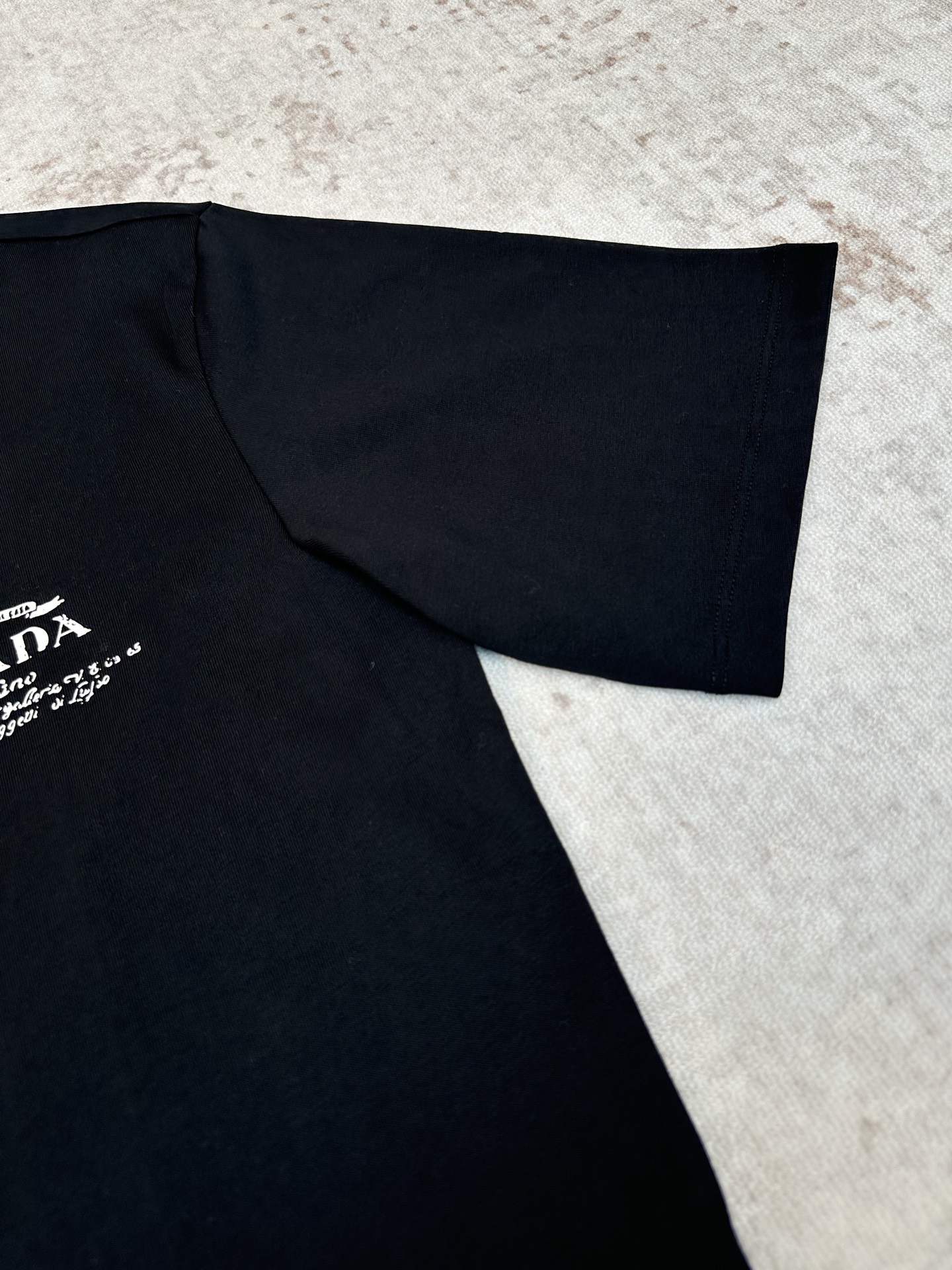 Dior 迪奥 26ss 新款 T 恤饰以 Dior Archives Labels 标志