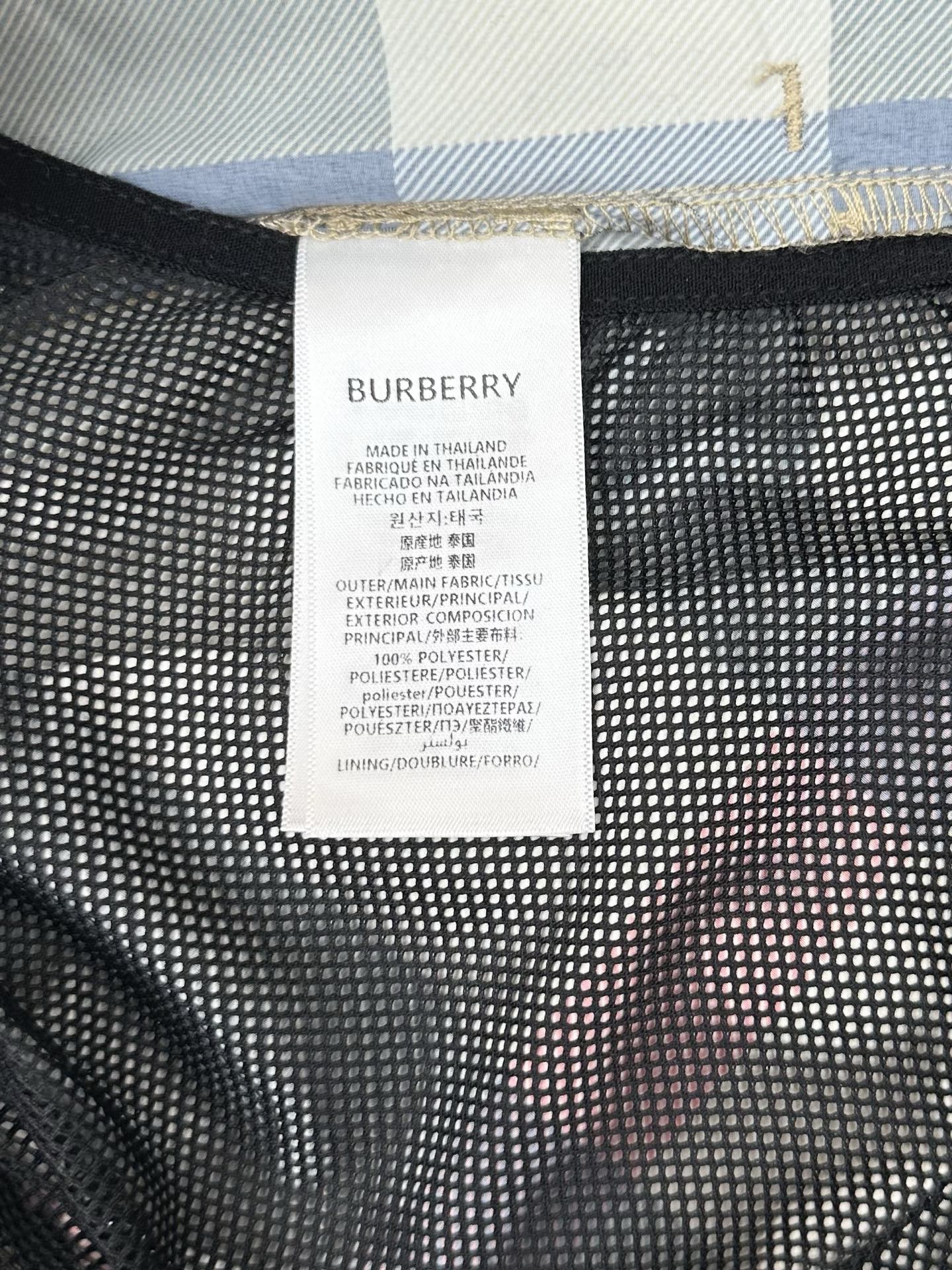Burberry 巴宝莉 26ss新款抽绳式游泳裤，装饰精纺 Burberry 格纹。呈现休闲版型，搭配网眼内衬