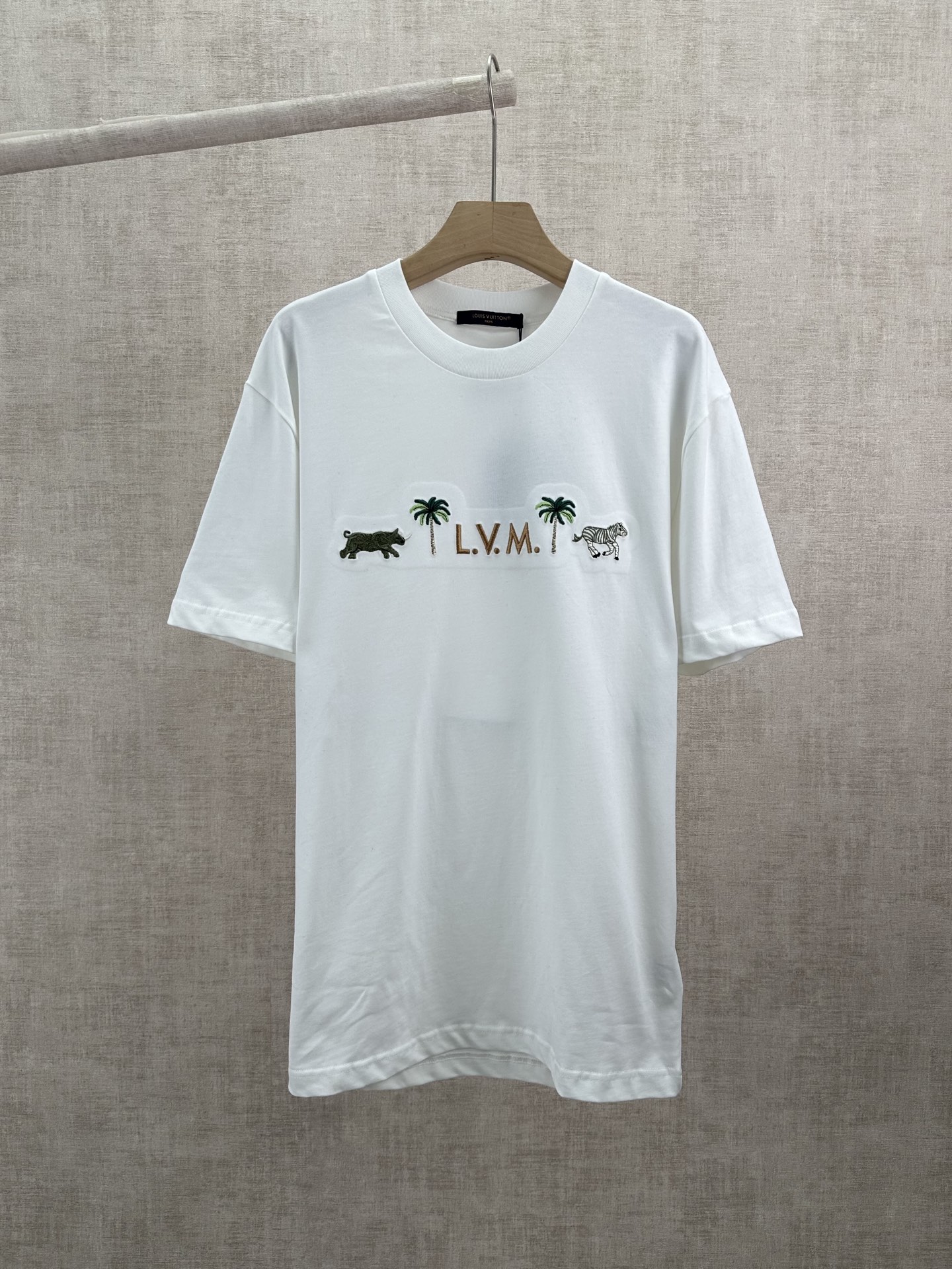 P160 驴家 26ss 新款牛马短袖胸前刺绣 男女同款 码数：S. M. L. XL. XXL.