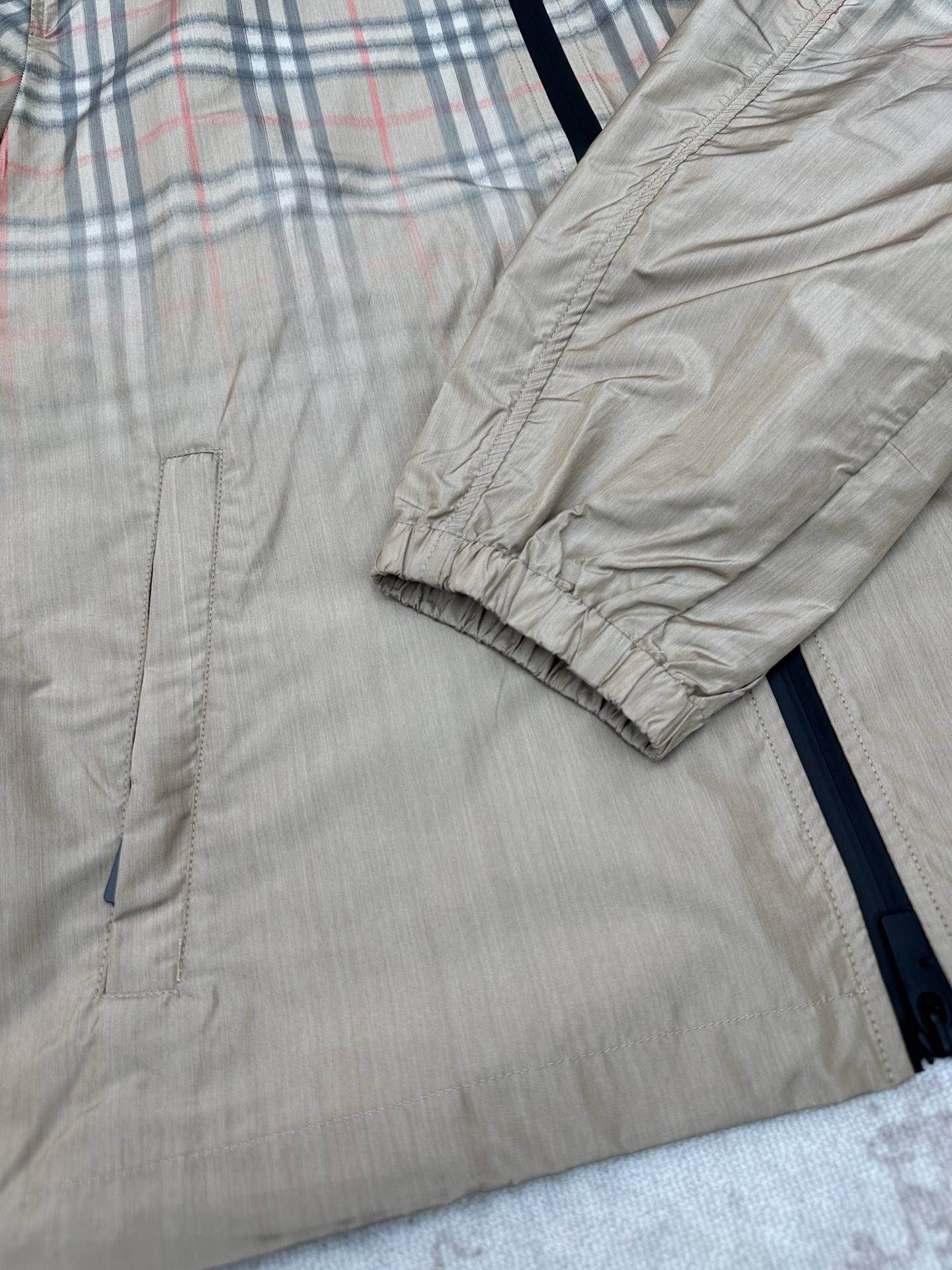 Burberry 巴宝莉 26ss 新款轻盈外套